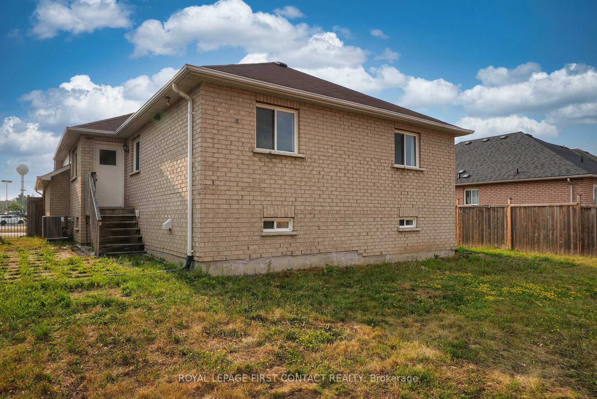 Photo 21 of Unit Upper, 81 Livingstone Street E, Barrie, East Bayfield — HOMEH