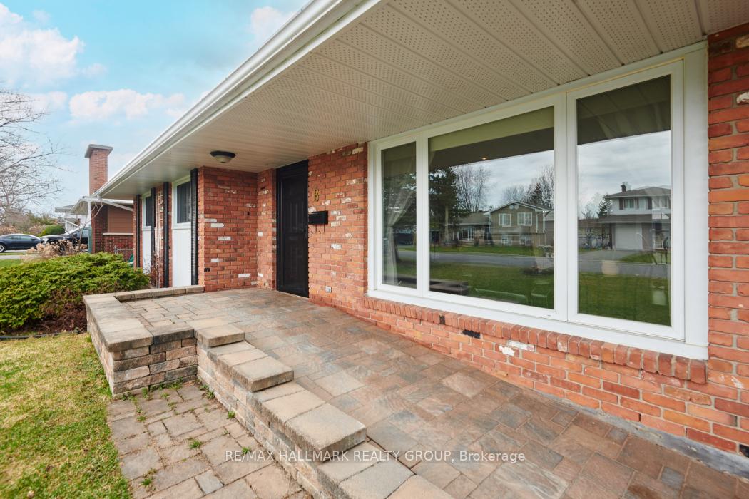 Photo 3 of 8 Orr Street, Ottawa, Barrhaven - Pheasant Run — HOMEH