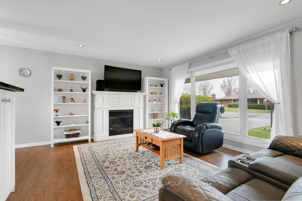 Photo 5 of 8 Orr Street, Ottawa, Barrhaven - Pheasant Run — HOMEH