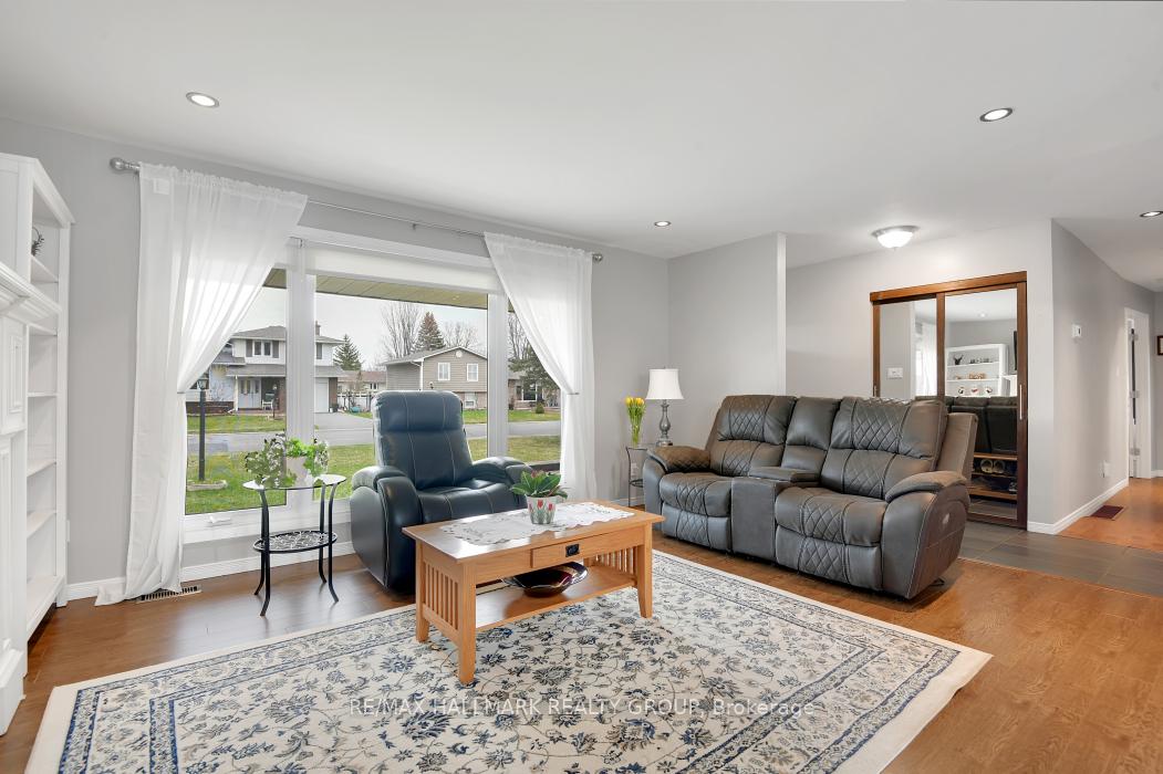 Photo 6 of 8 Orr Street, Ottawa, Barrhaven - Pheasant Run — HOMEH