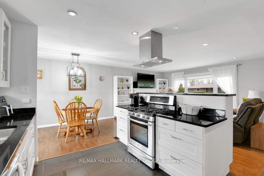 Photo 13 of 8 Orr Street, Ottawa, Barrhaven - Pheasant Run — HOMEH