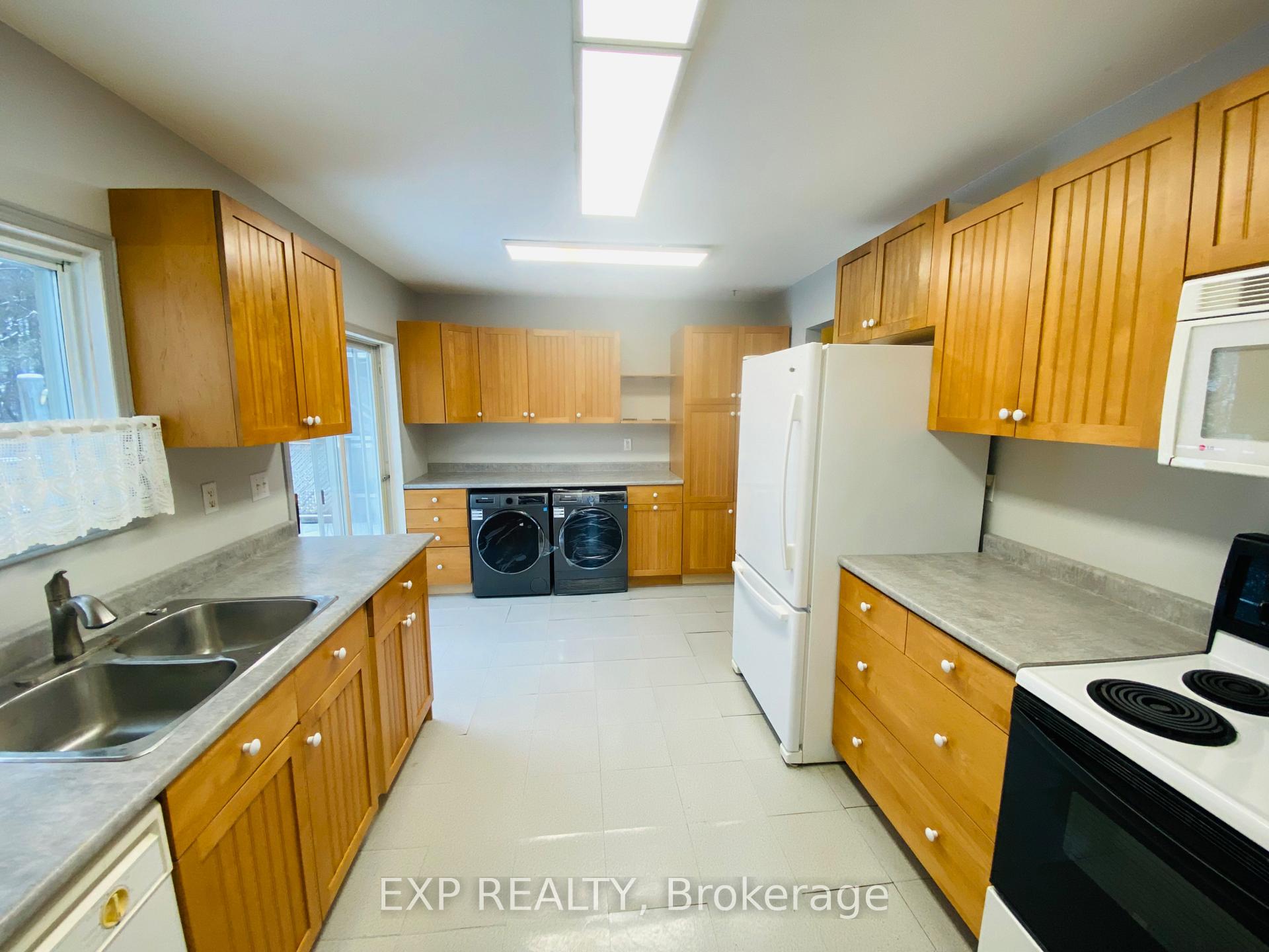 Photo 10 of Unit Main, 306 Edgehill Drive, Barrie, Sandy Hollow — HOMEH