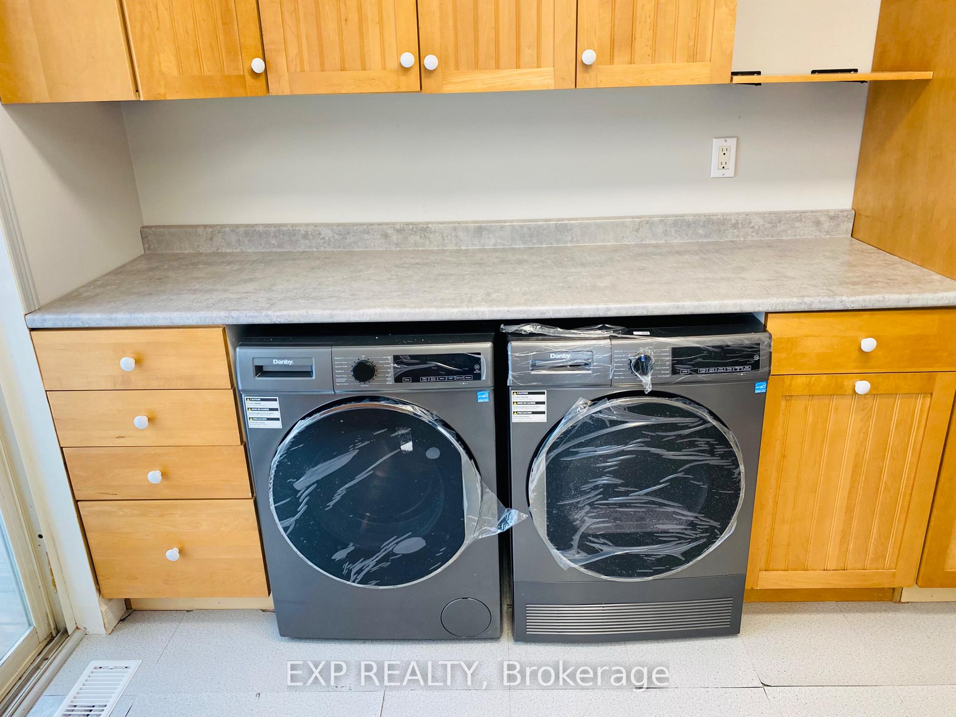 Photo 11 of Unit Main, 306 Edgehill Drive, Barrie, Sandy Hollow — HOMEH