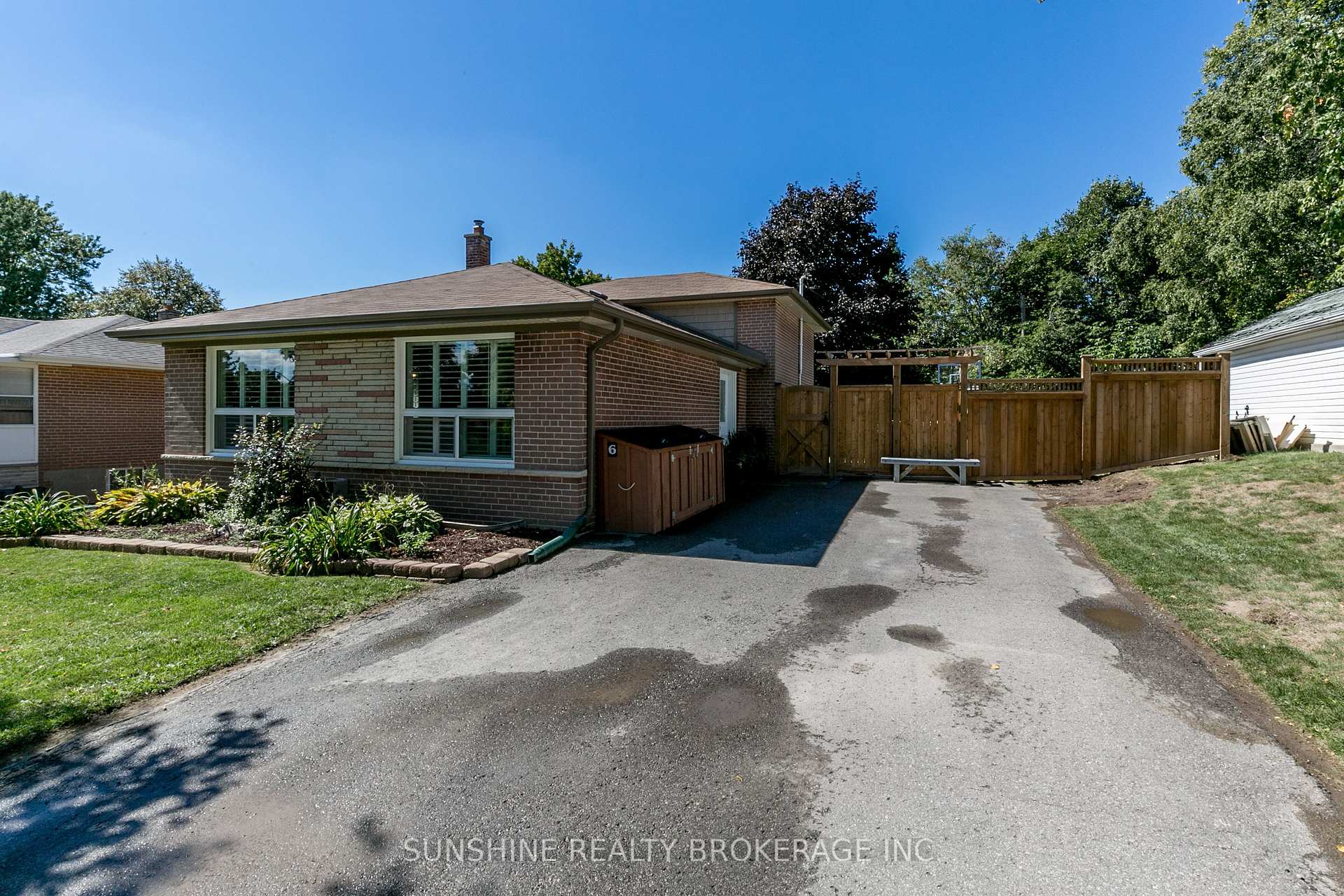 Photo 1 of 6 Laurentide Avenue, Aurora, Aurora Heights — HOMEH