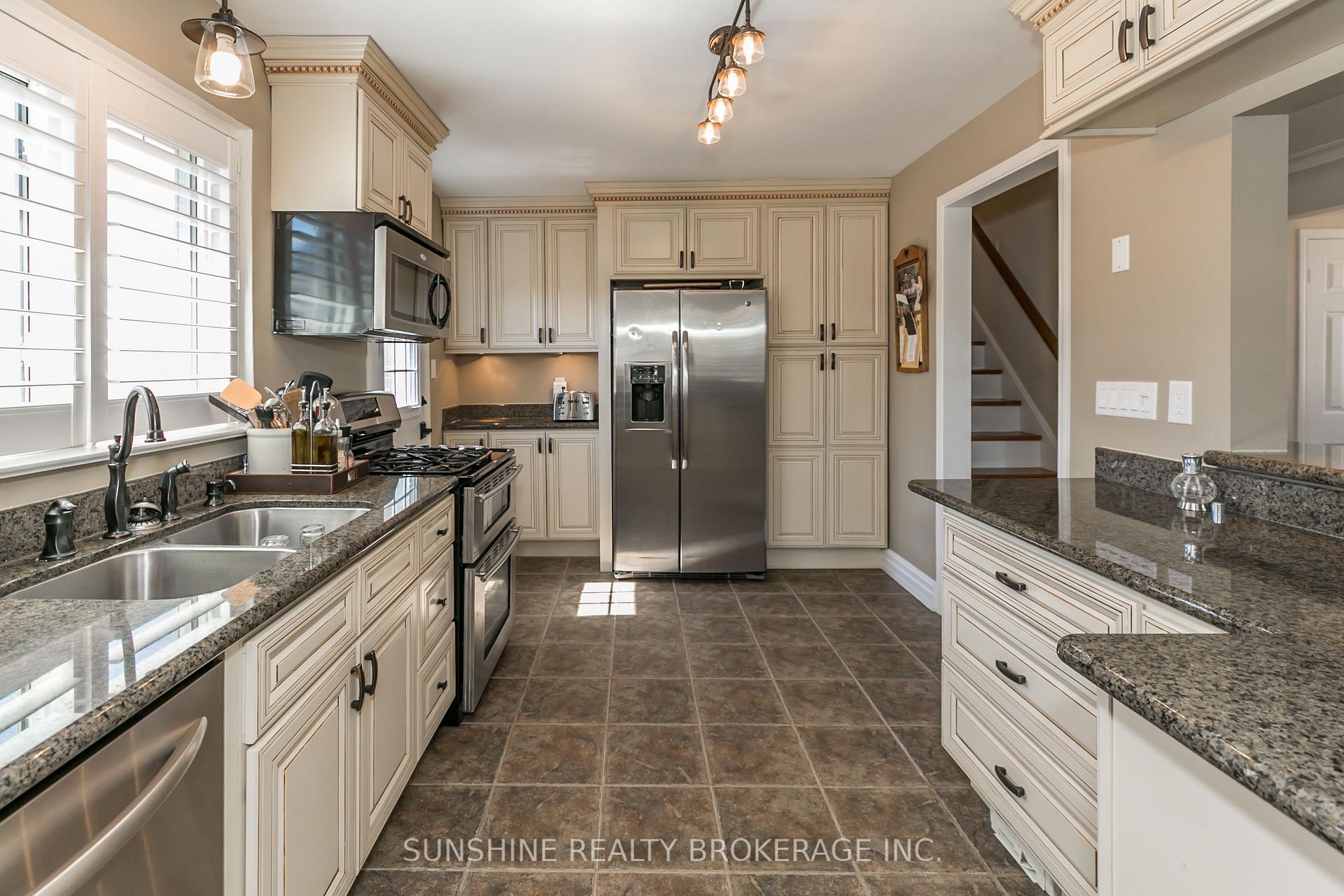 Photo 3 of 6 Laurentide Avenue, Aurora, Aurora Heights — HOMEH