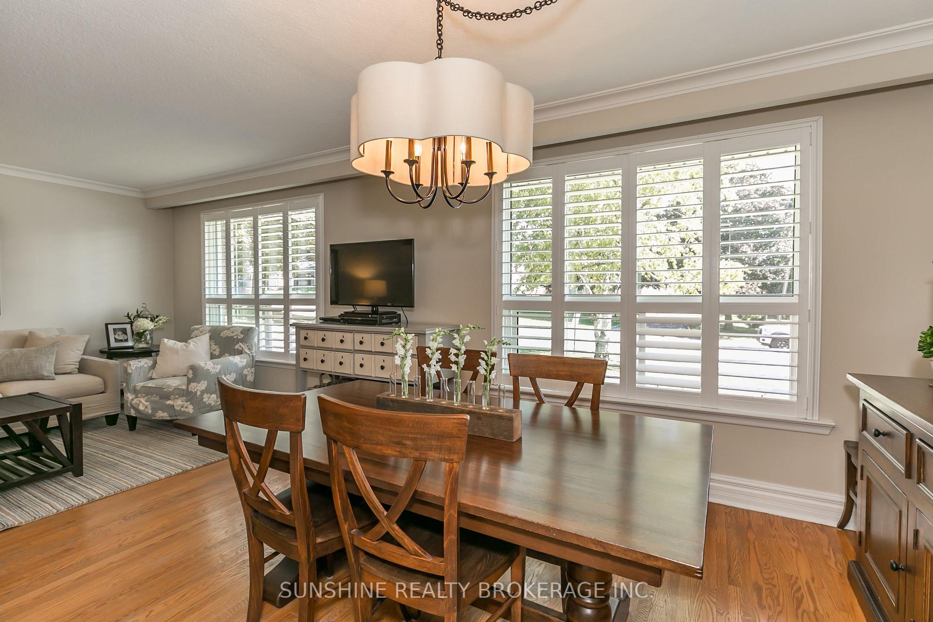 Photo 8 of 6 Laurentide Avenue, Aurora, Aurora Heights — HOMEH