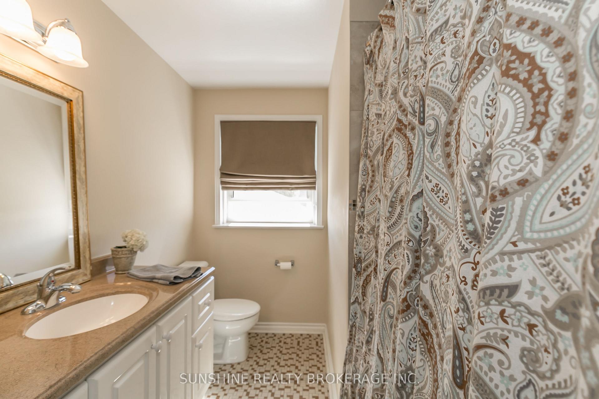 Photo 9 of 6 Laurentide Avenue, Aurora, Aurora Heights — HOMEH