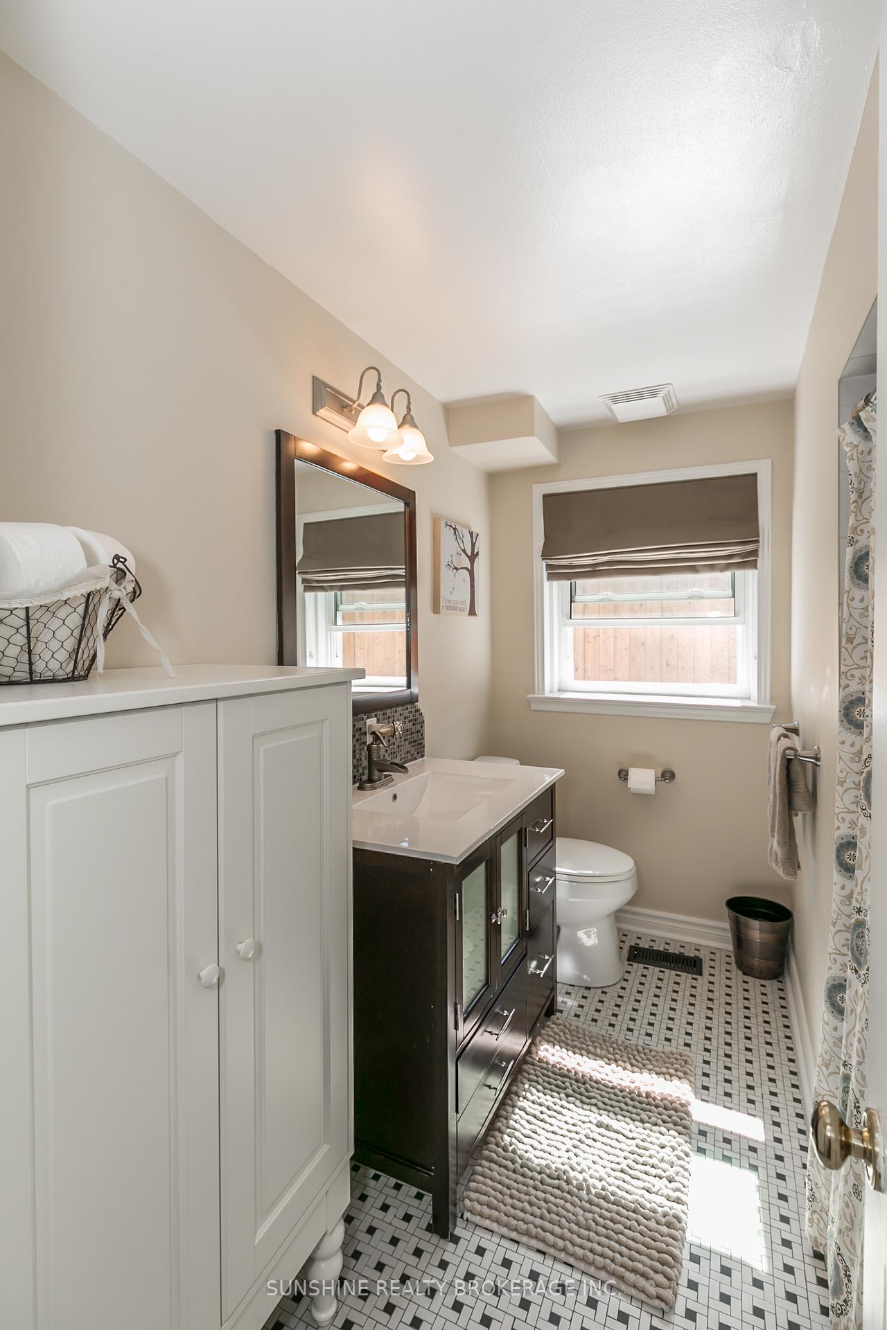 Photo 16 of 6 Laurentide Avenue, Aurora, Aurora Heights — HOMEH