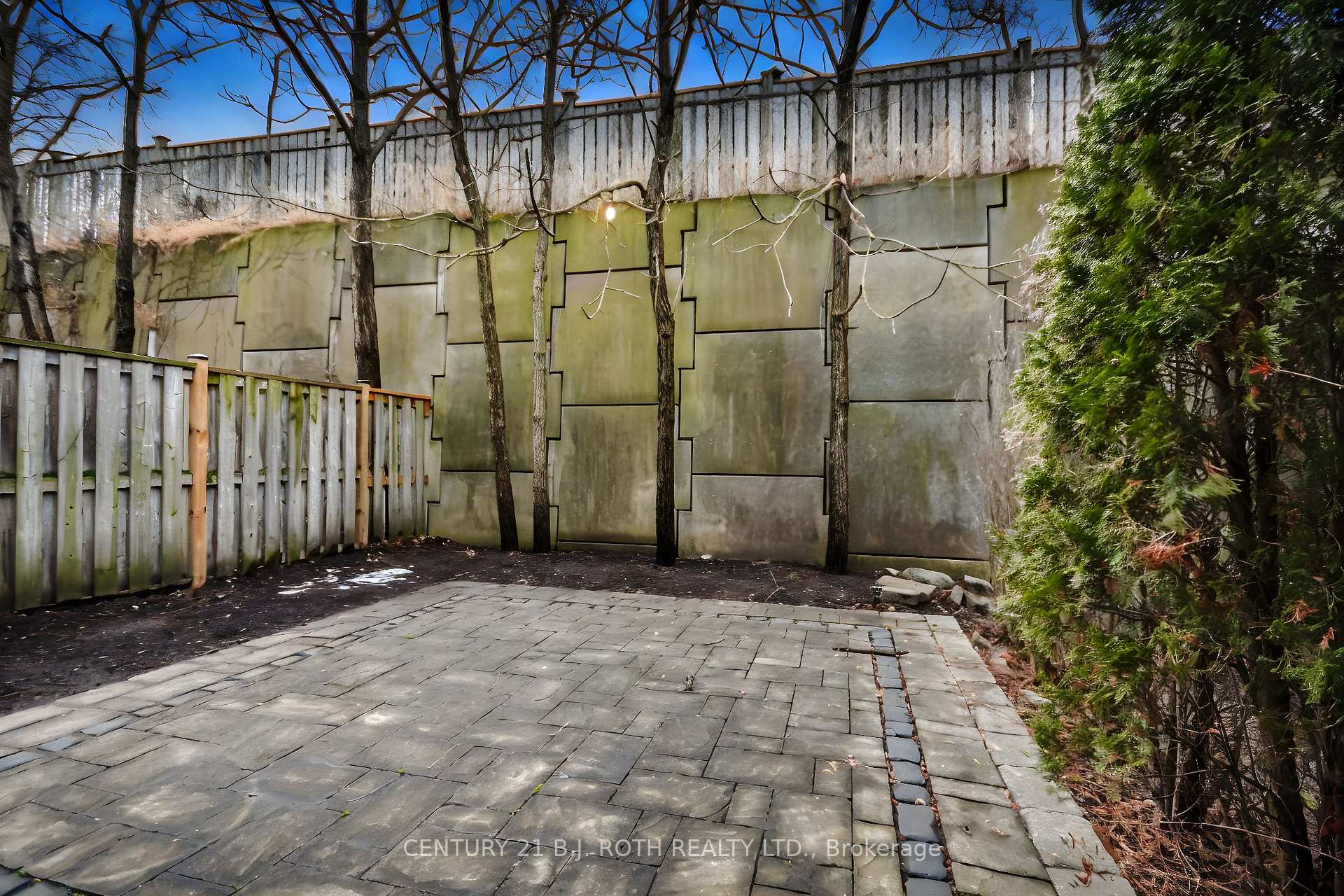 Photo 4 of Unit Unit 11, 175 Stanley Street, Barrie, East Bayfield — HOMEH