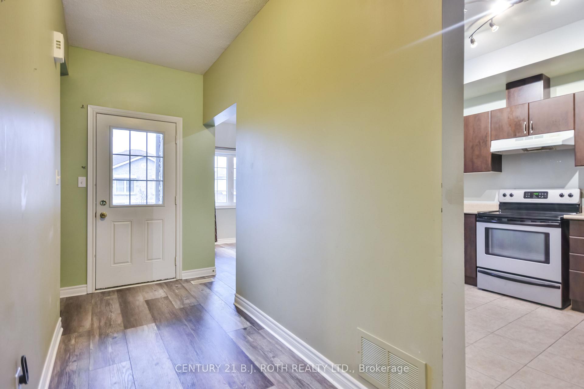 Photo 7 of Unit Unit 11, 175 Stanley Street, Barrie, East Bayfield — HOMEH