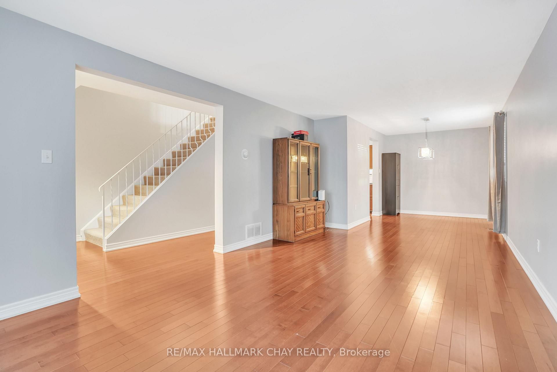 Photo 3 of 65 Collete Crescent, Barrie, Cundles East — HOMEH