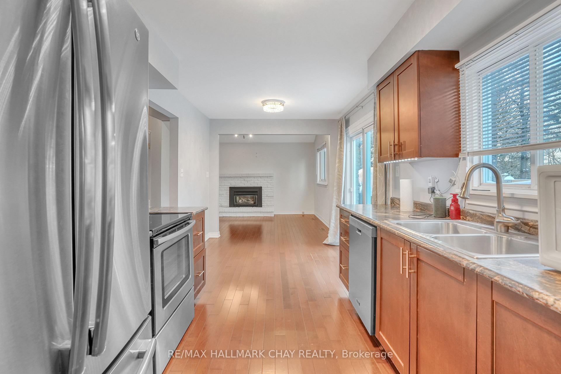 Photo 5 of 65 Collete Crescent, Barrie, Cundles East — HOMEH