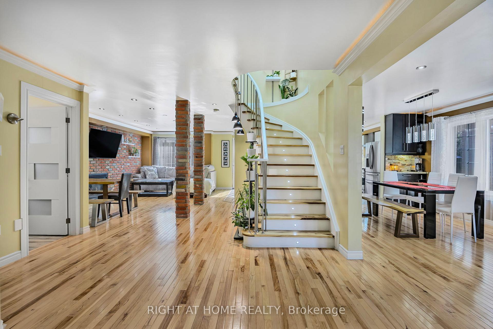 Photo 1 of 15 Black Willow Drive, Barrie, Holly — HOMEH