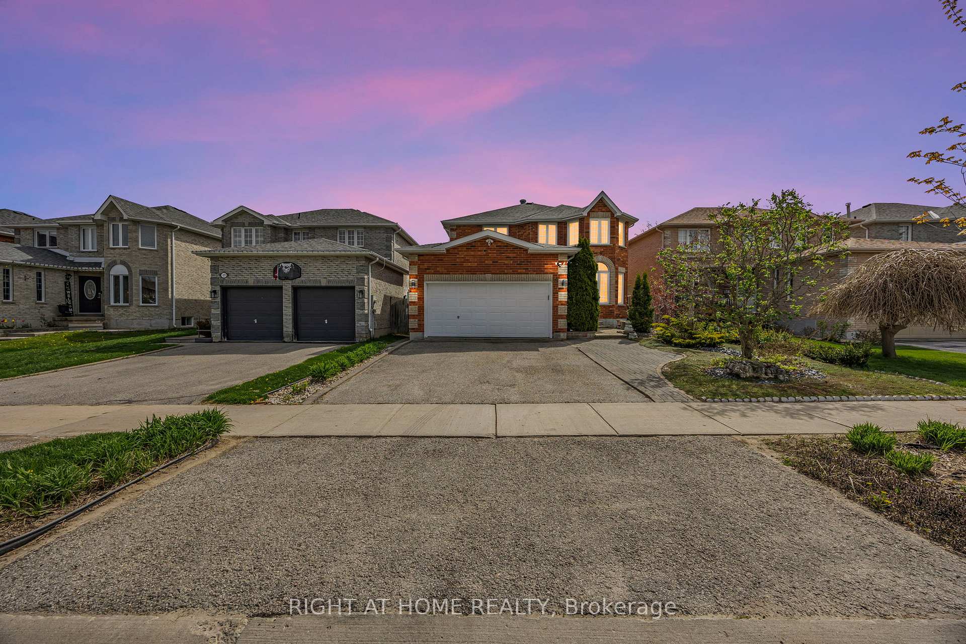 Photo 2 of 15 Black Willow Drive, Barrie, Holly — HOMEH
