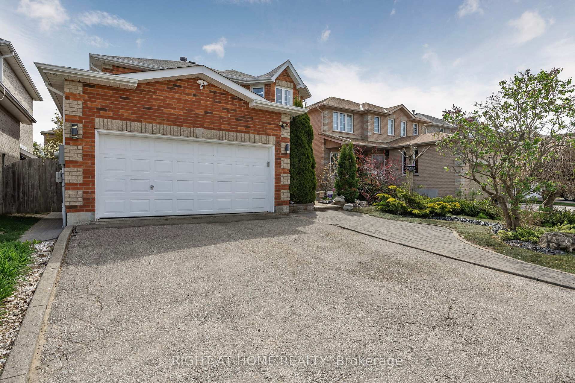 Photo 3 of 15 Black Willow Drive, Barrie, Holly — HOMEH