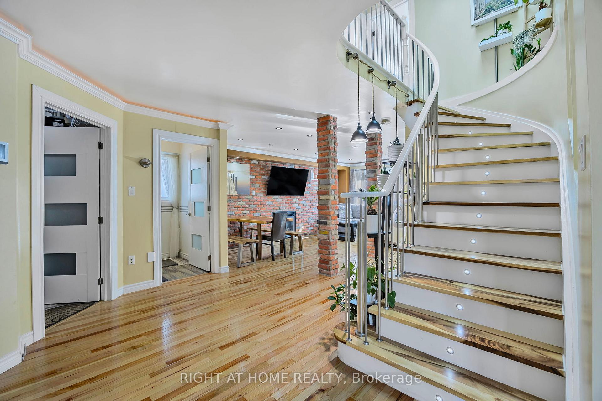 Photo 5 of 15 Black Willow Drive, Barrie, Holly — HOMEH