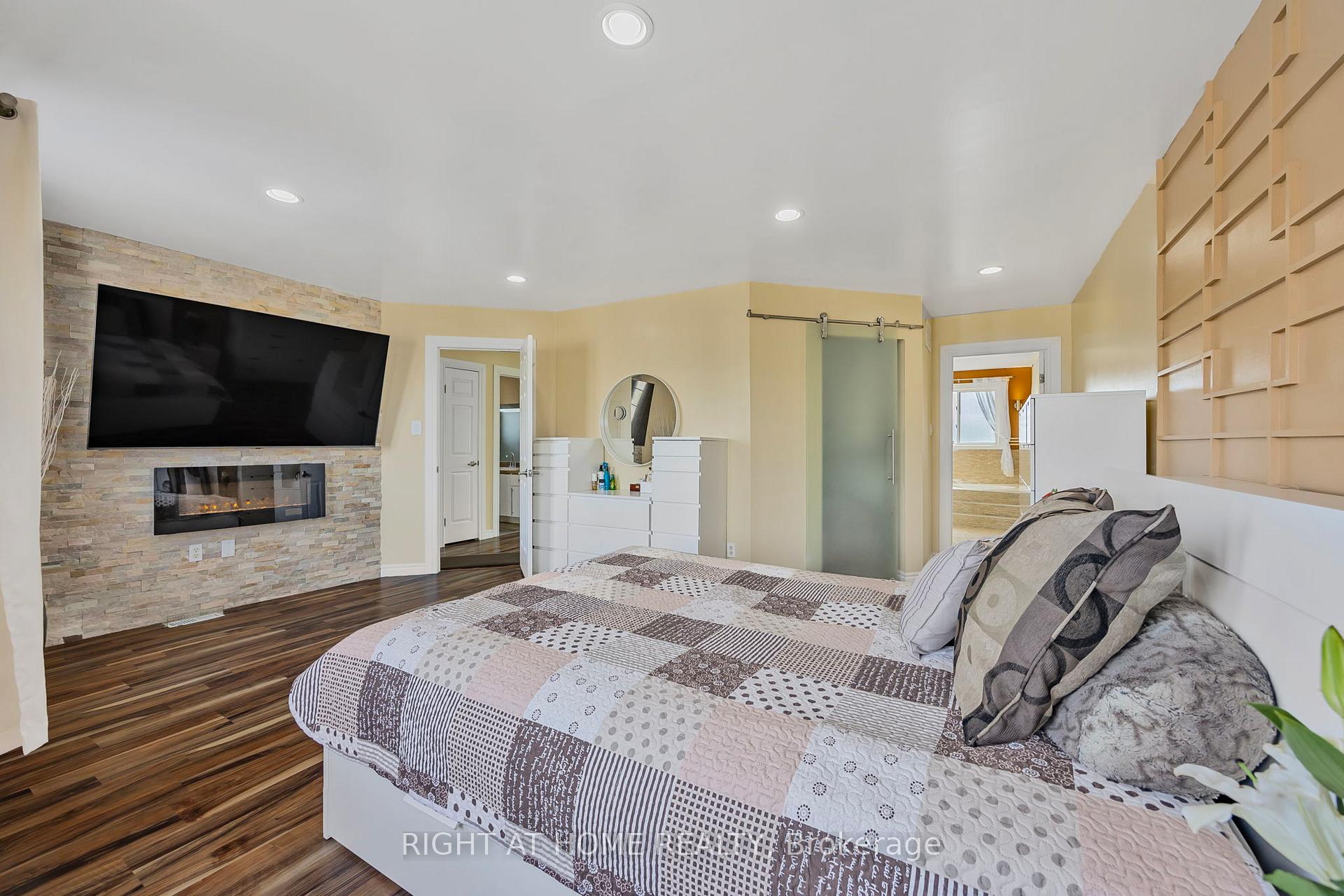 Photo 33 of 15 Black Willow Drive, Barrie, Holly — HOMEH