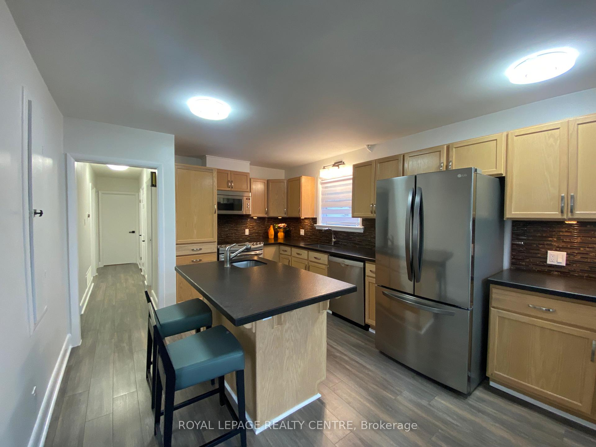 Photo 3 of 46 Dalton Street, Barrie, Bayfield — HOMEH
