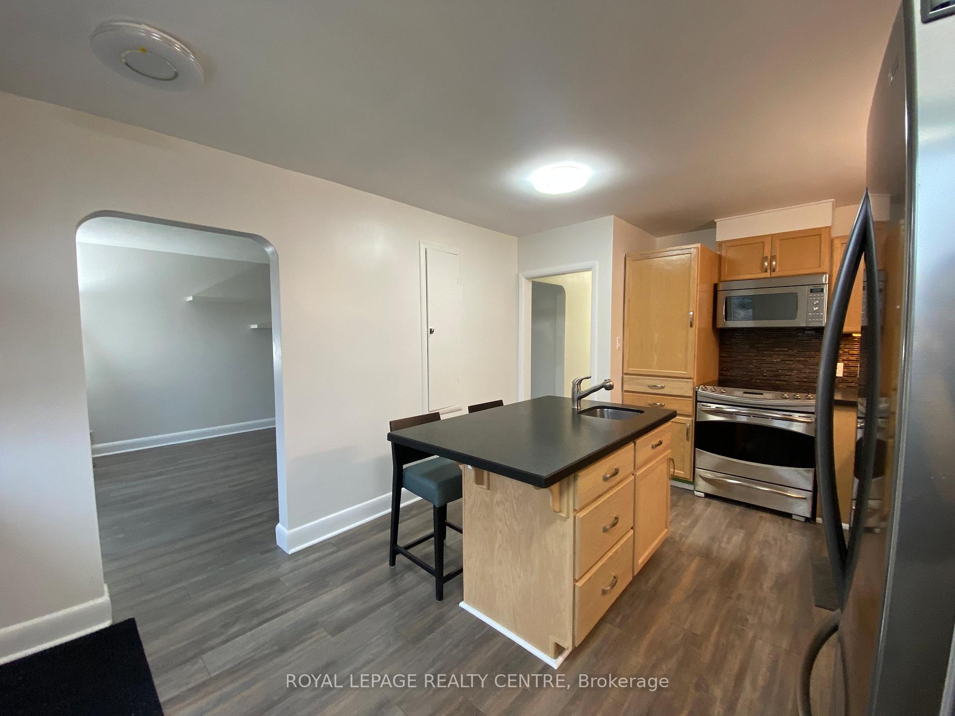 Photo 4 of 46 Dalton Street, Barrie, Bayfield — HOMEH