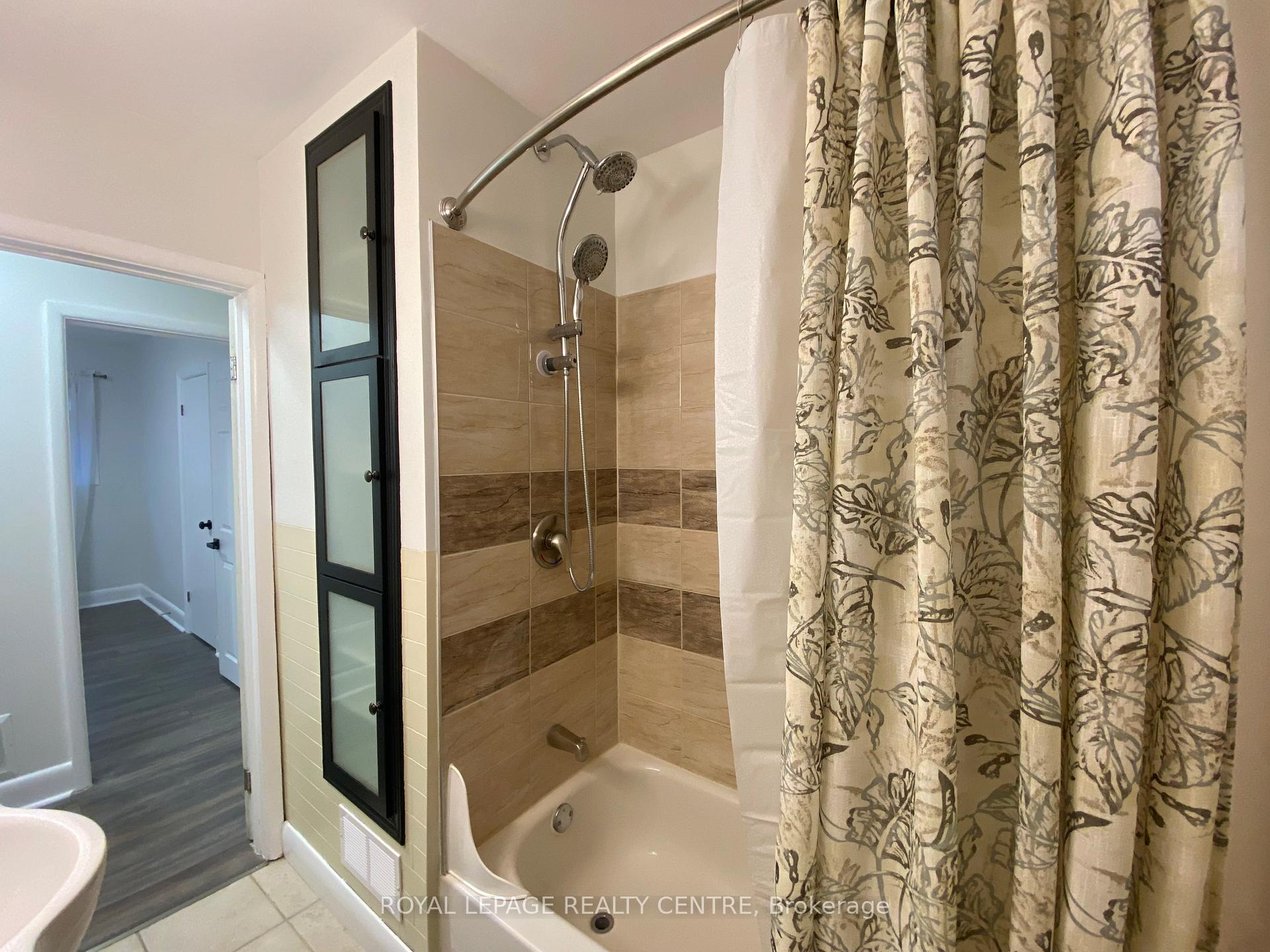 Photo 10 of 46 Dalton Street, Barrie, Bayfield — HOMEH