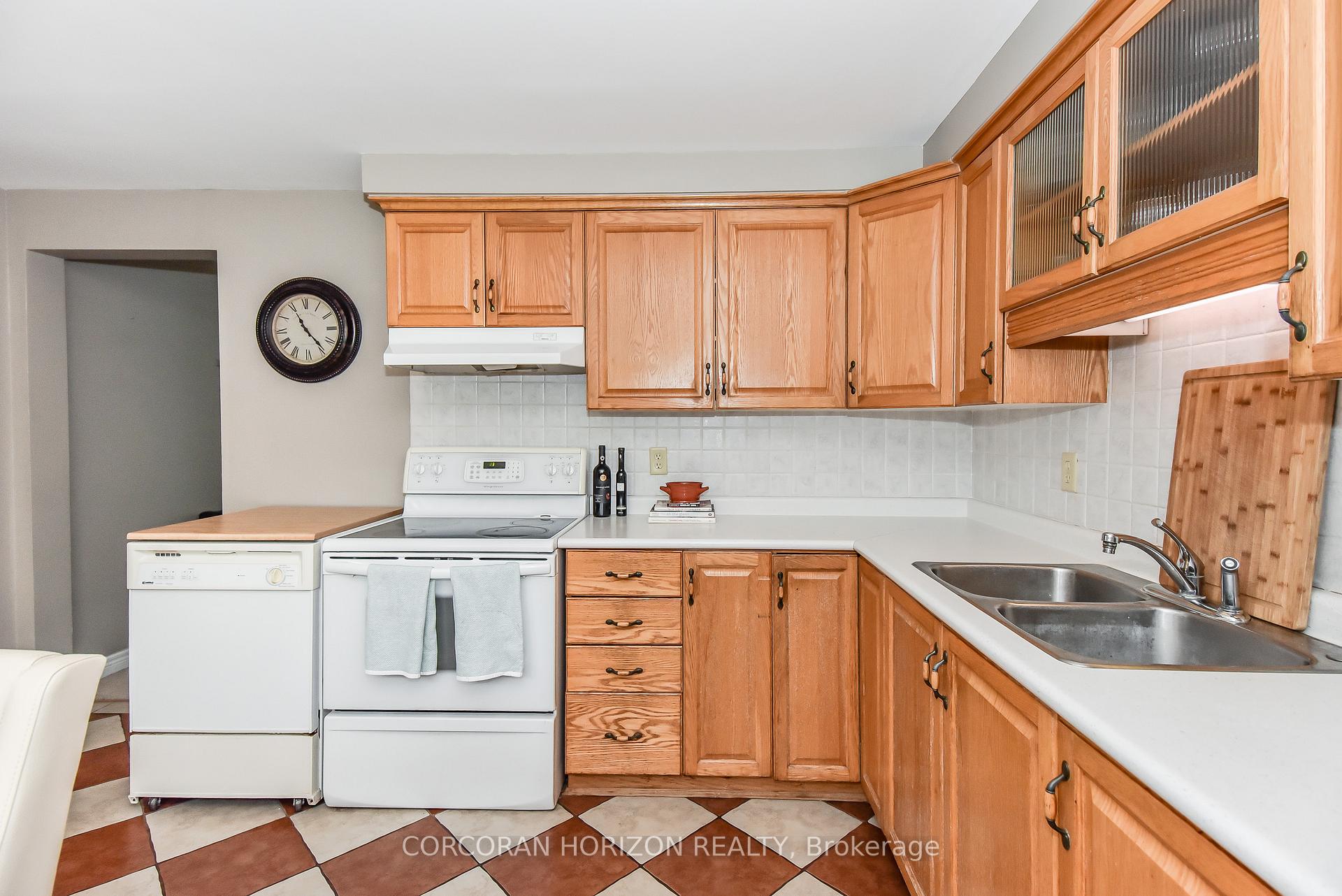 Photo 3 of 512 Elgin Street N, Cambridge — HOMEH