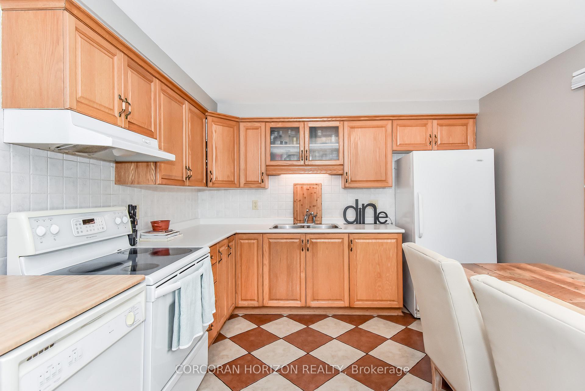 Photo 4 of 512 Elgin Street N, Cambridge — HOMEH