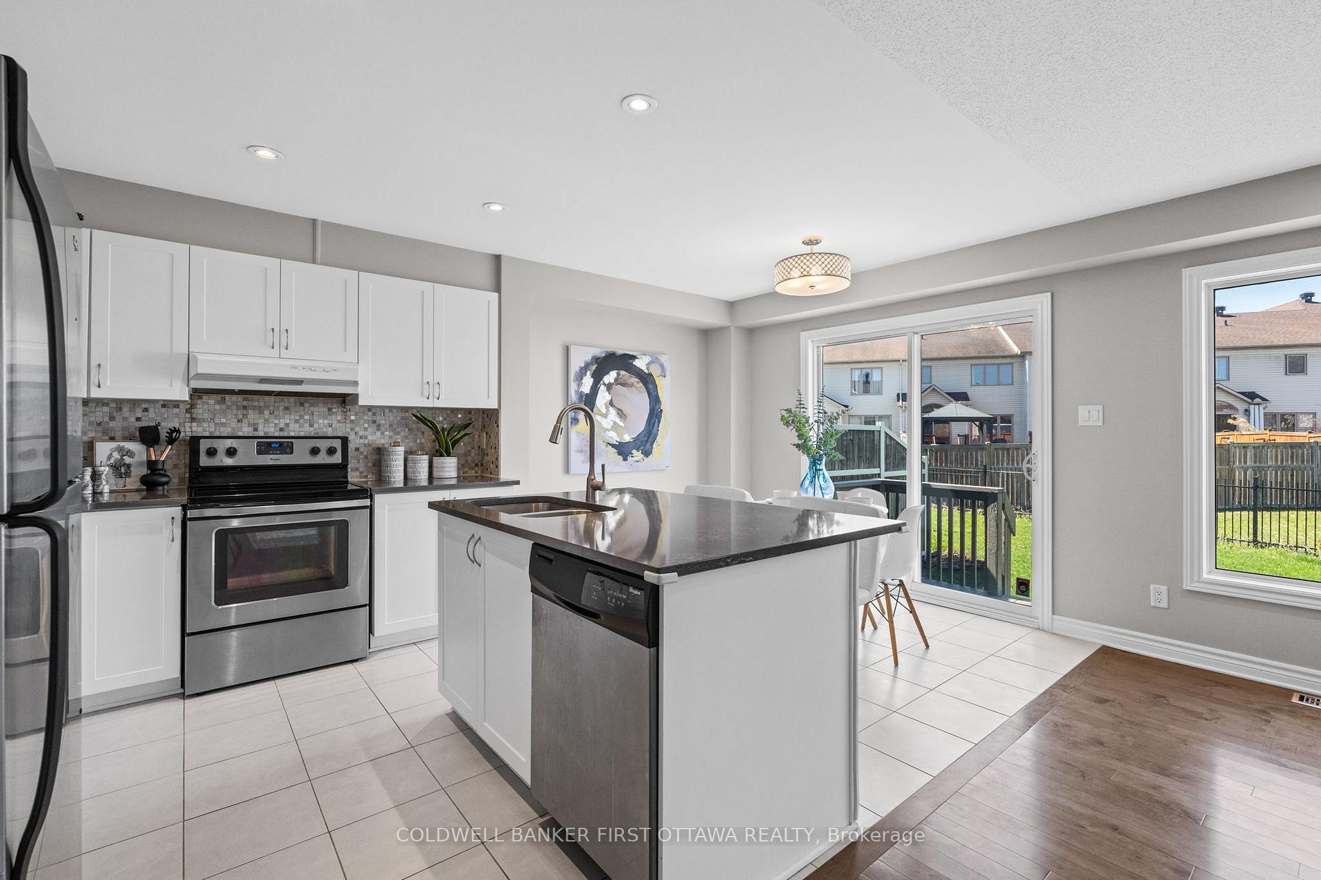 Photo 7 of 104 Dunforest Terrace, Ottawa, Barrhaven - Strandherd — HOMEH