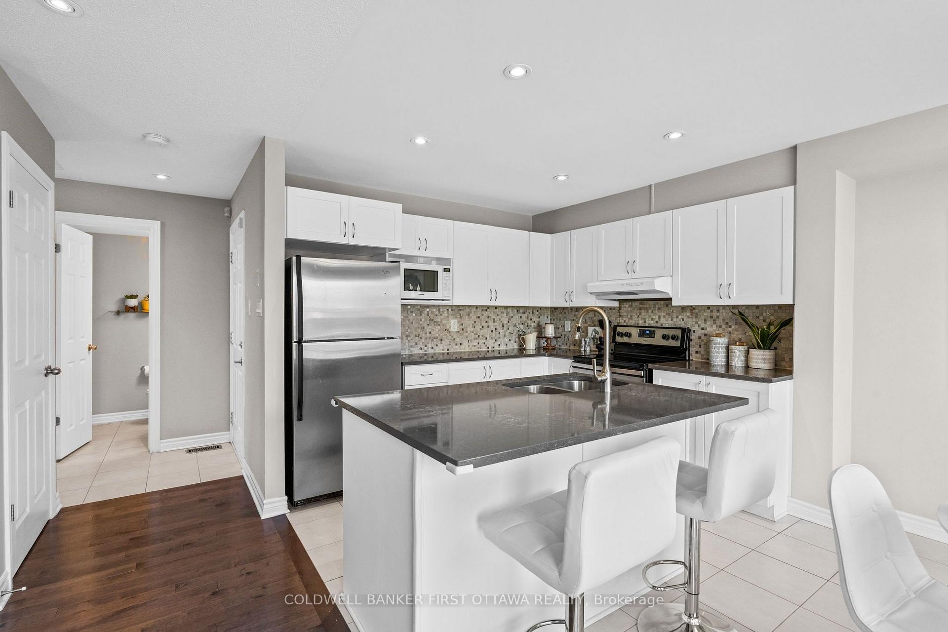 Photo 10 of 104 Dunforest Terrace, Ottawa, Barrhaven - Strandherd — HOMEH