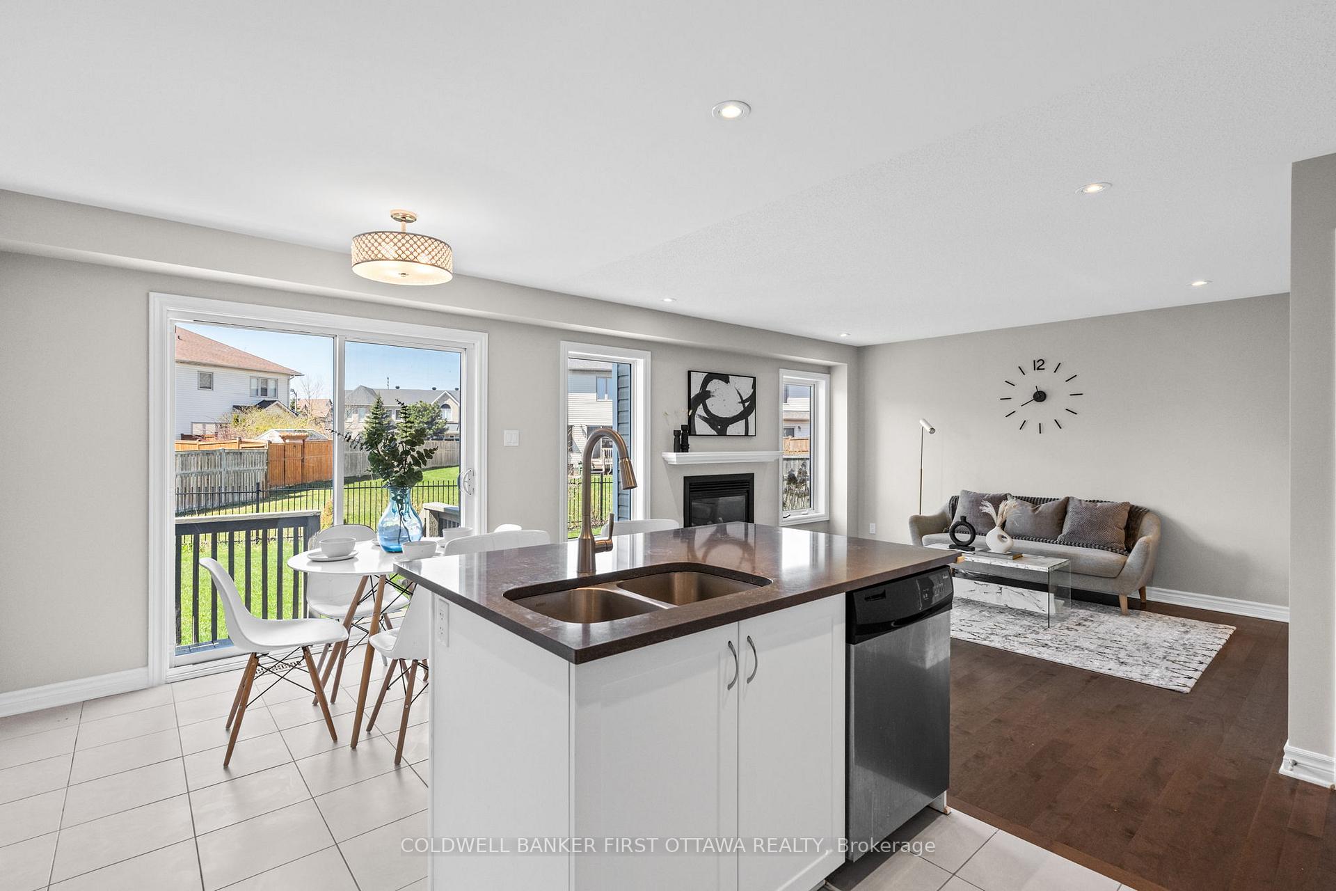 Photo 12 of 104 Dunforest Terrace, Ottawa, Barrhaven - Strandherd — HOMEH