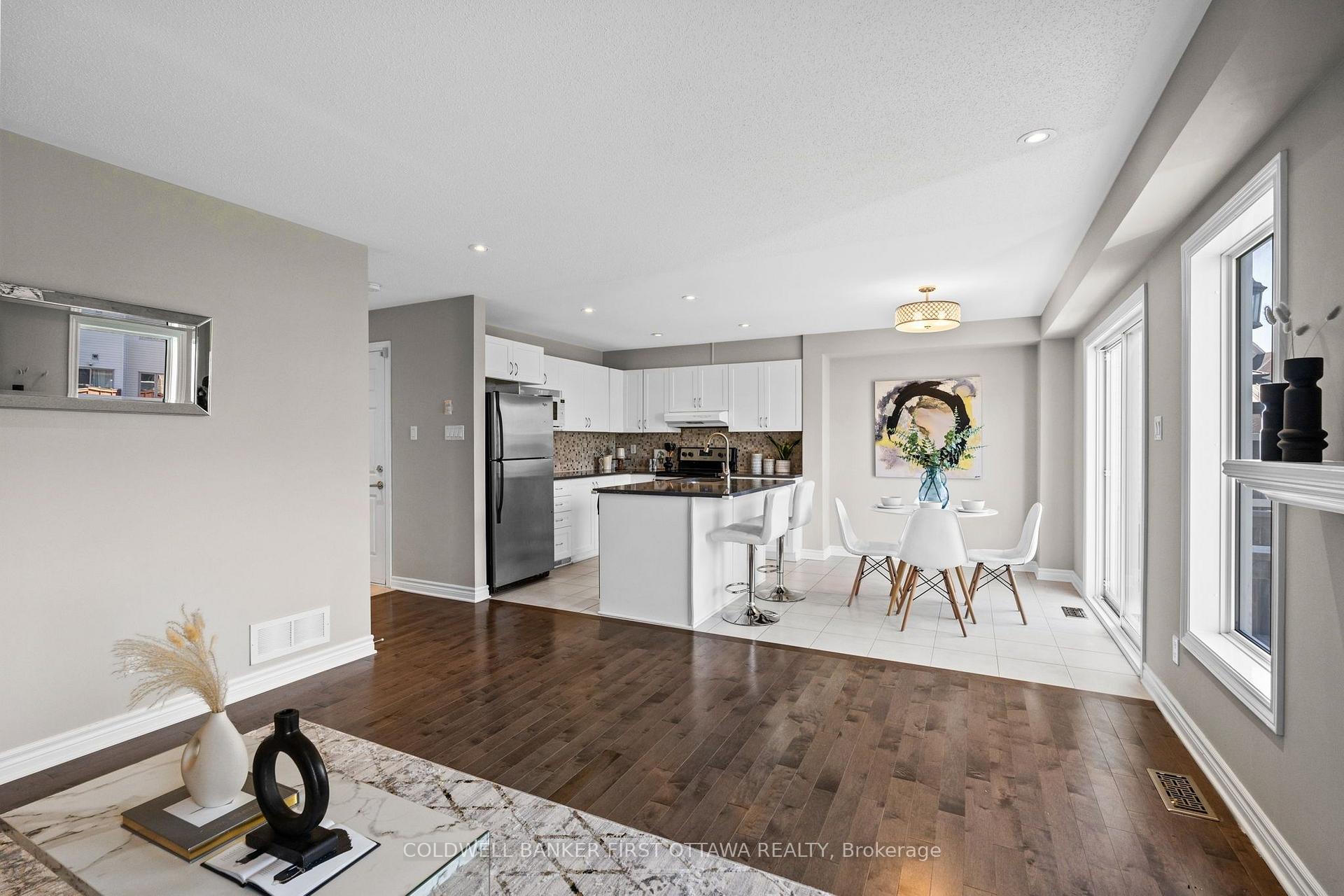 Photo 16 of 104 Dunforest Terrace, Ottawa, Barrhaven - Strandherd — HOMEH