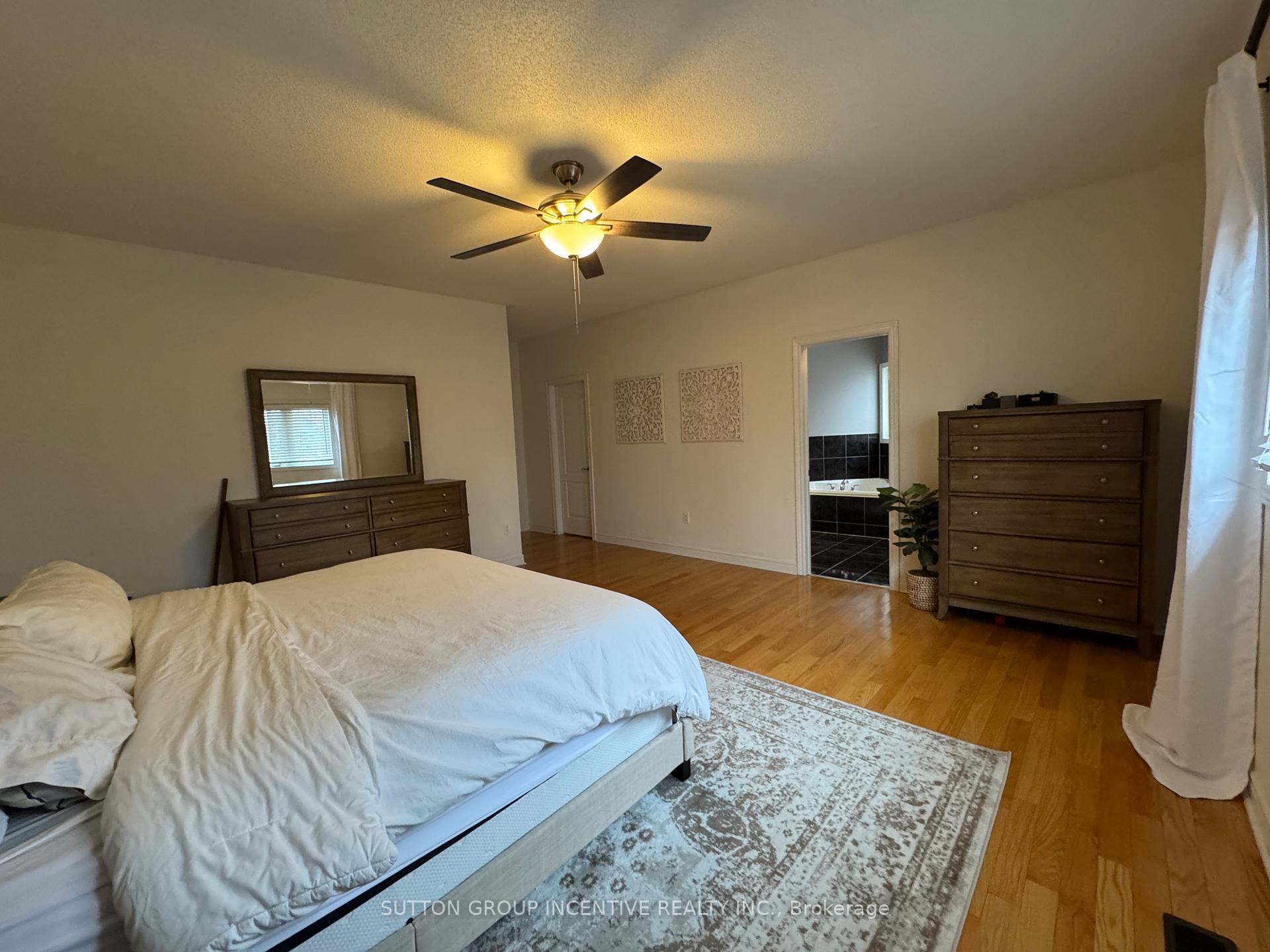 Photo 18 of 2 Camelot Square, Barrie, Innis-Shore — HOMEH