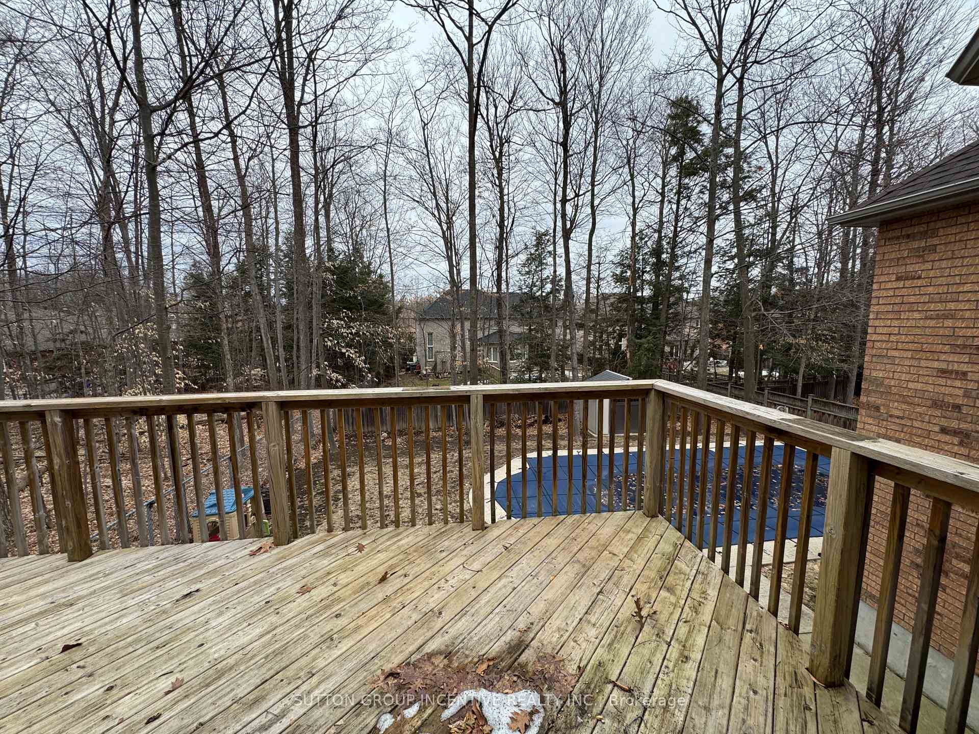 Photo 25 of 2 Camelot Square, Barrie, Innis-Shore — HOMEH