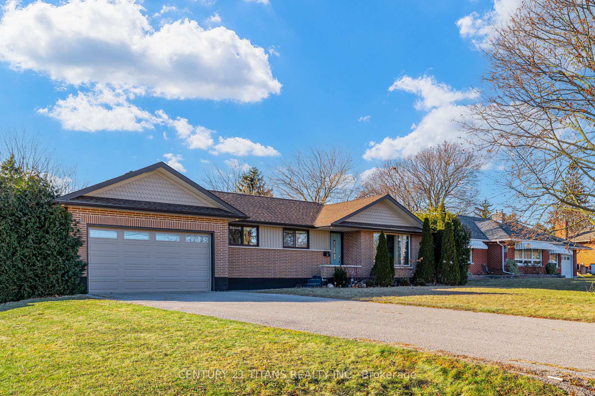 Photo 3 of 14 Darlington Boulevard, Clarington, Courtice — HOMEH
