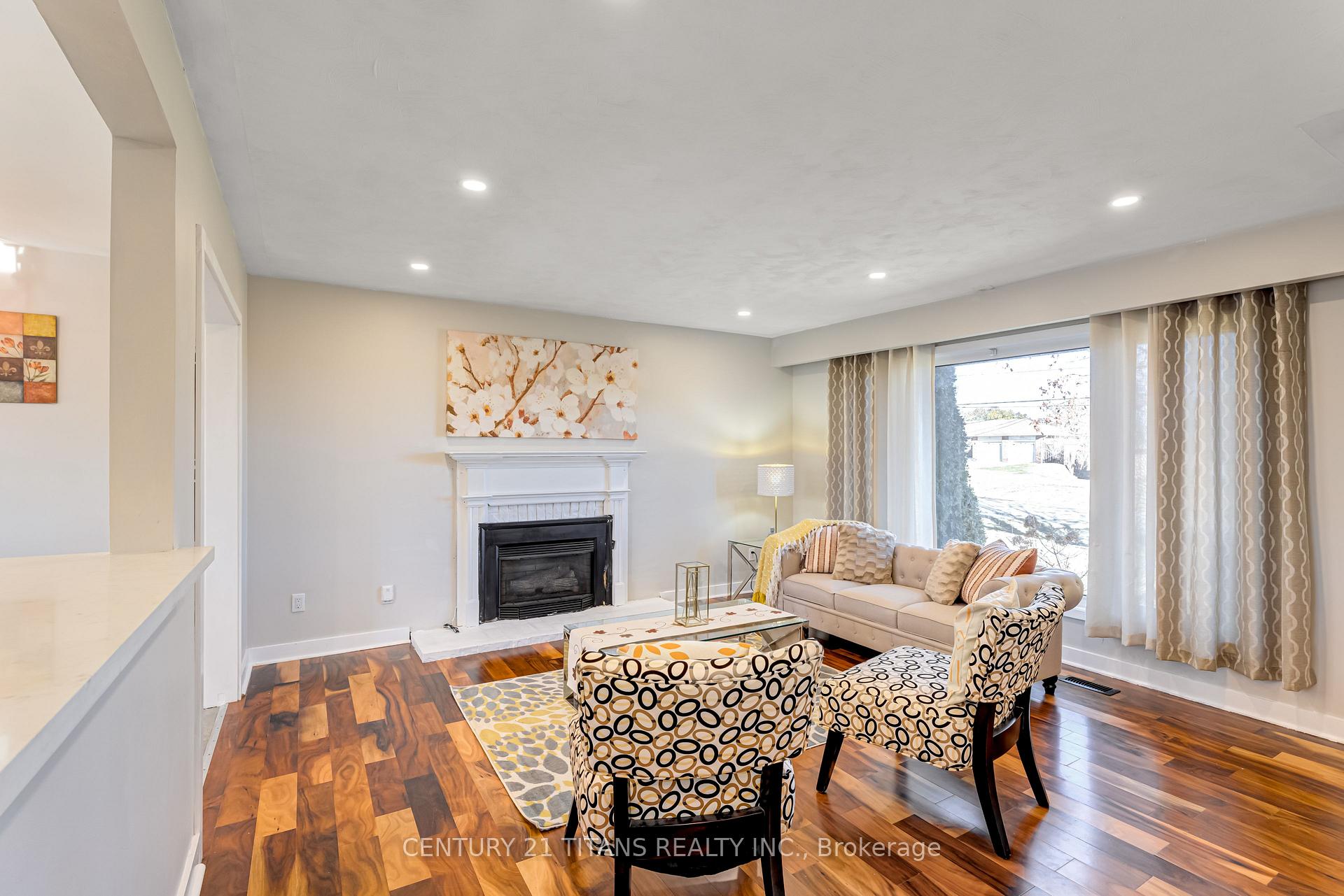 Photo 4 of 14 Darlington Boulevard, Clarington, Courtice — HOMEH