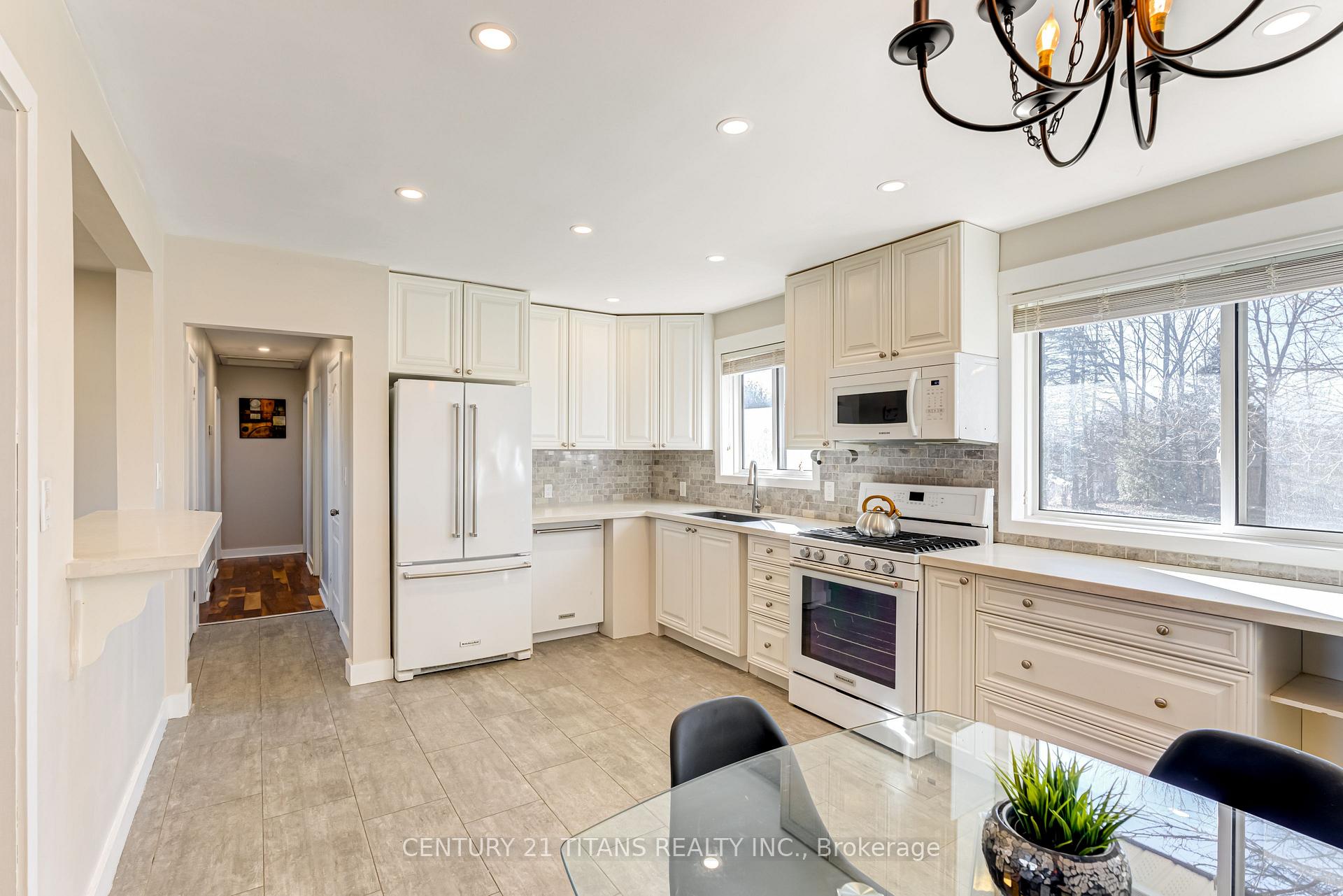 Photo 8 of 14 Darlington Boulevard, Clarington, Courtice — HOMEH