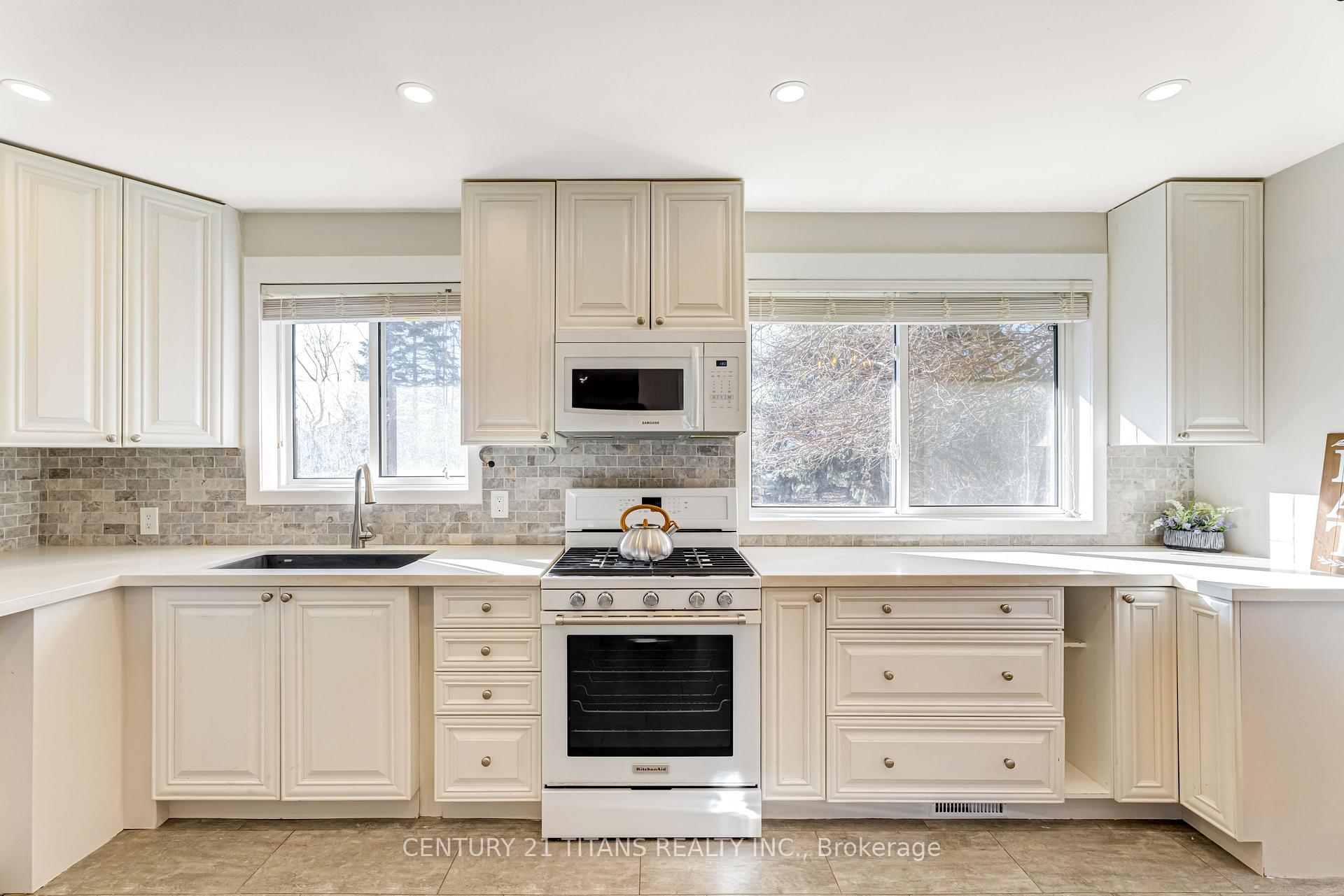 Photo 9 of 14 Darlington Boulevard, Clarington, Courtice — HOMEH