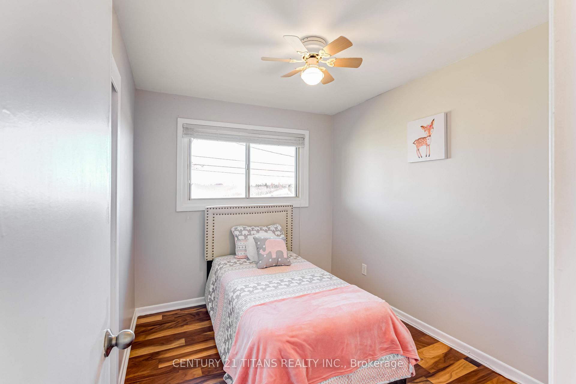 Photo 11 of 14 Darlington Boulevard, Clarington, Courtice — HOMEH