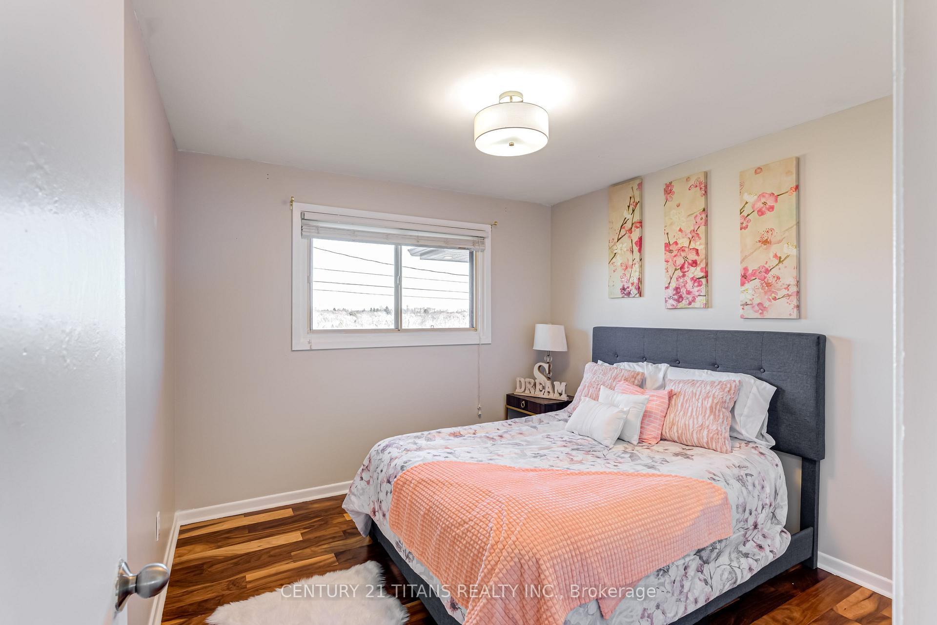 Photo 12 of 14 Darlington Boulevard, Clarington, Courtice — HOMEH