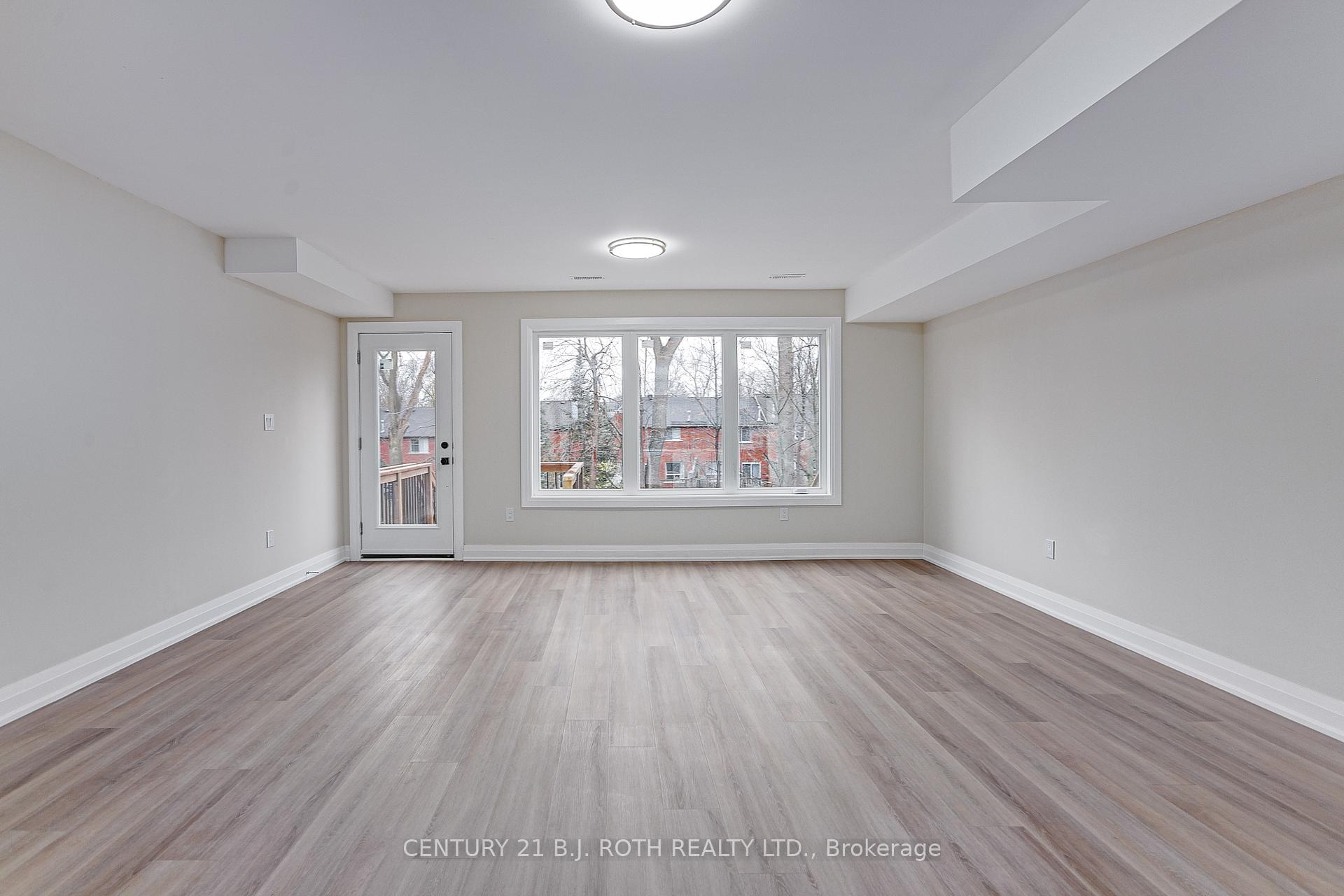 Photo 8 of Unit 4, 98 Peel Street, Barrie, Wellington — HOMEH