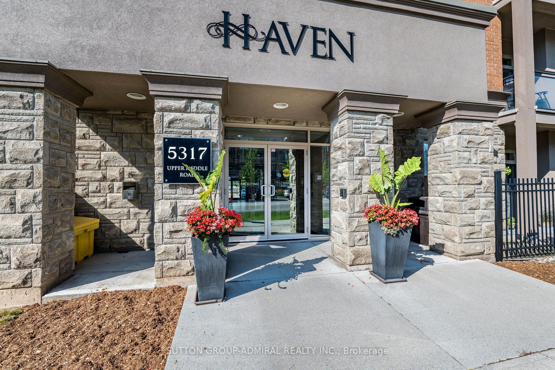 Photo 2 of Unit 104, 5317 Upper Middle Road, Burlington, Orchard — HOMEH
