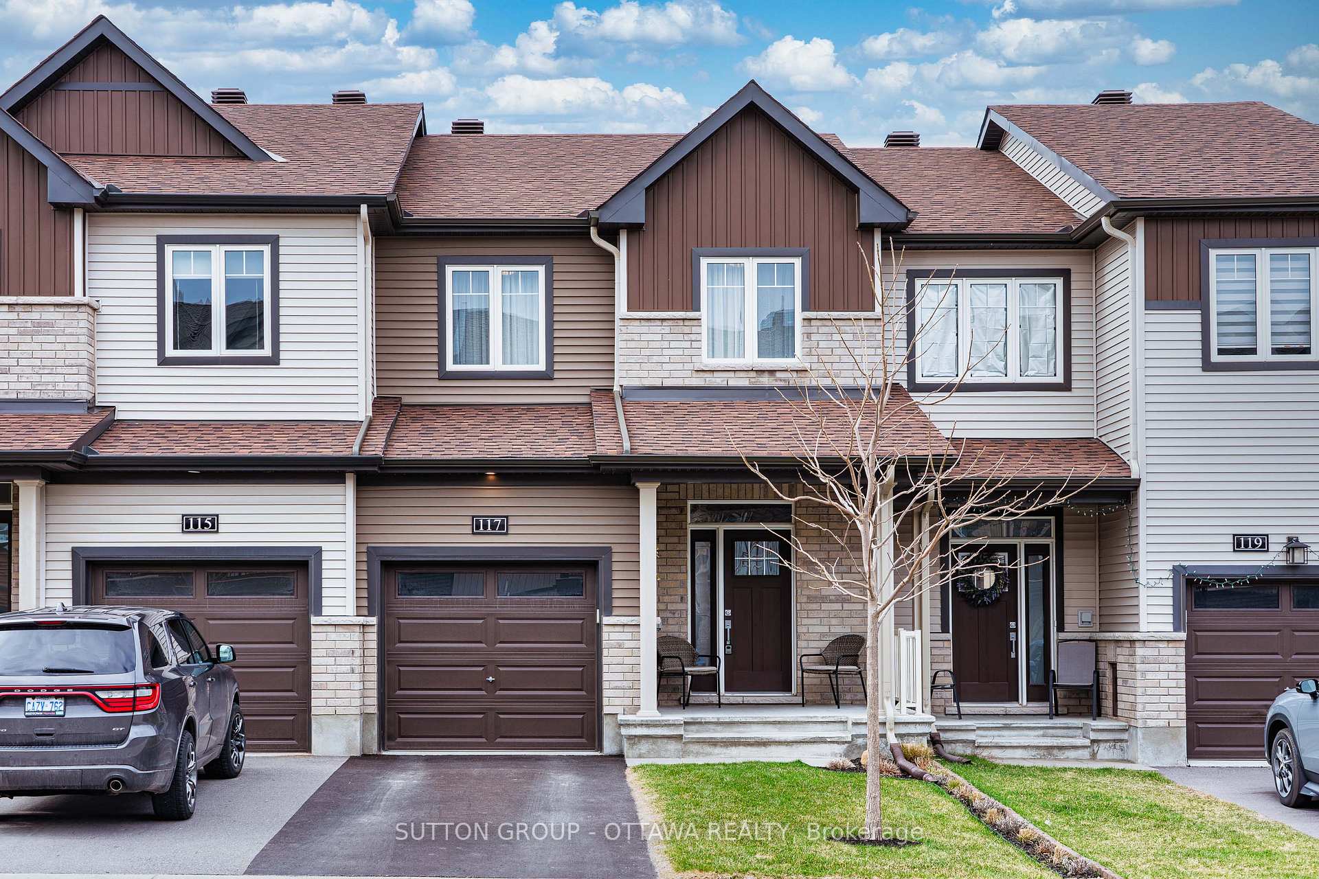 Photo 2 of 117 Teelin Circle, Ottawa, Barrhaven - Half Moon Bay — HOMEH