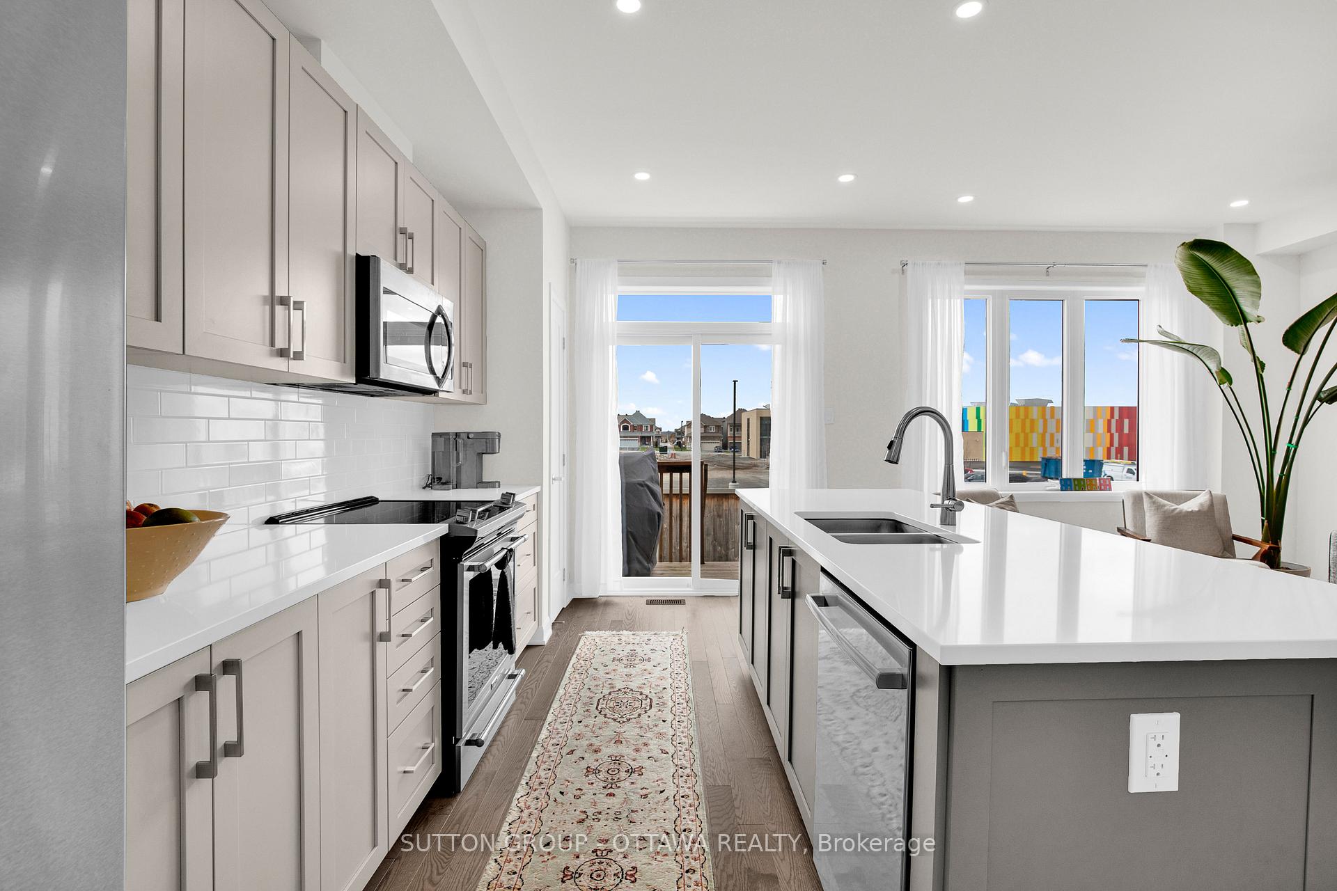 Photo 10 of 117 Teelin Circle, Ottawa, Barrhaven - Half Moon Bay — HOMEH