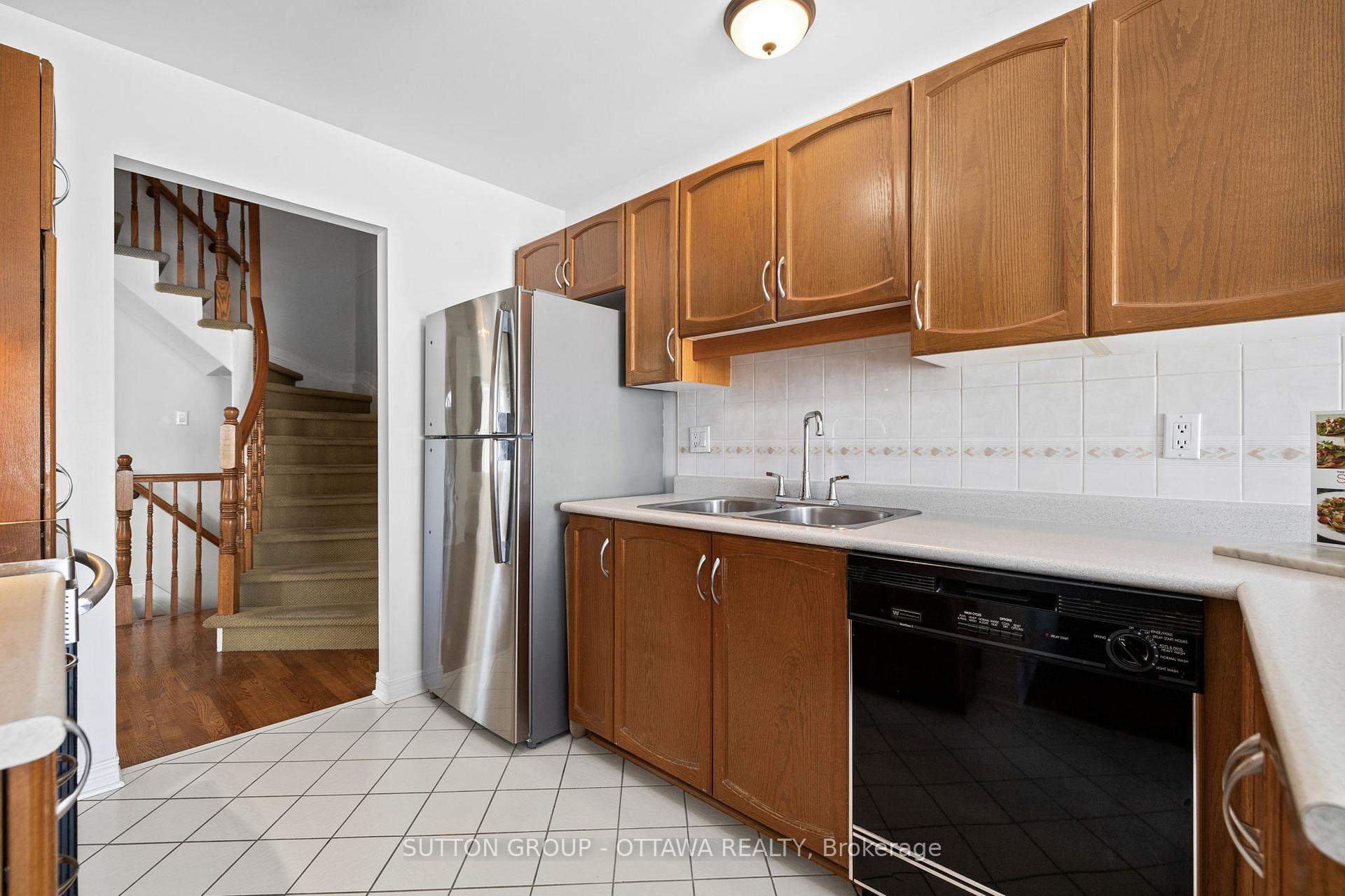 Photo 9 of 45 Redpath Drive, Ottawa, Barrhaven East — HOMEH