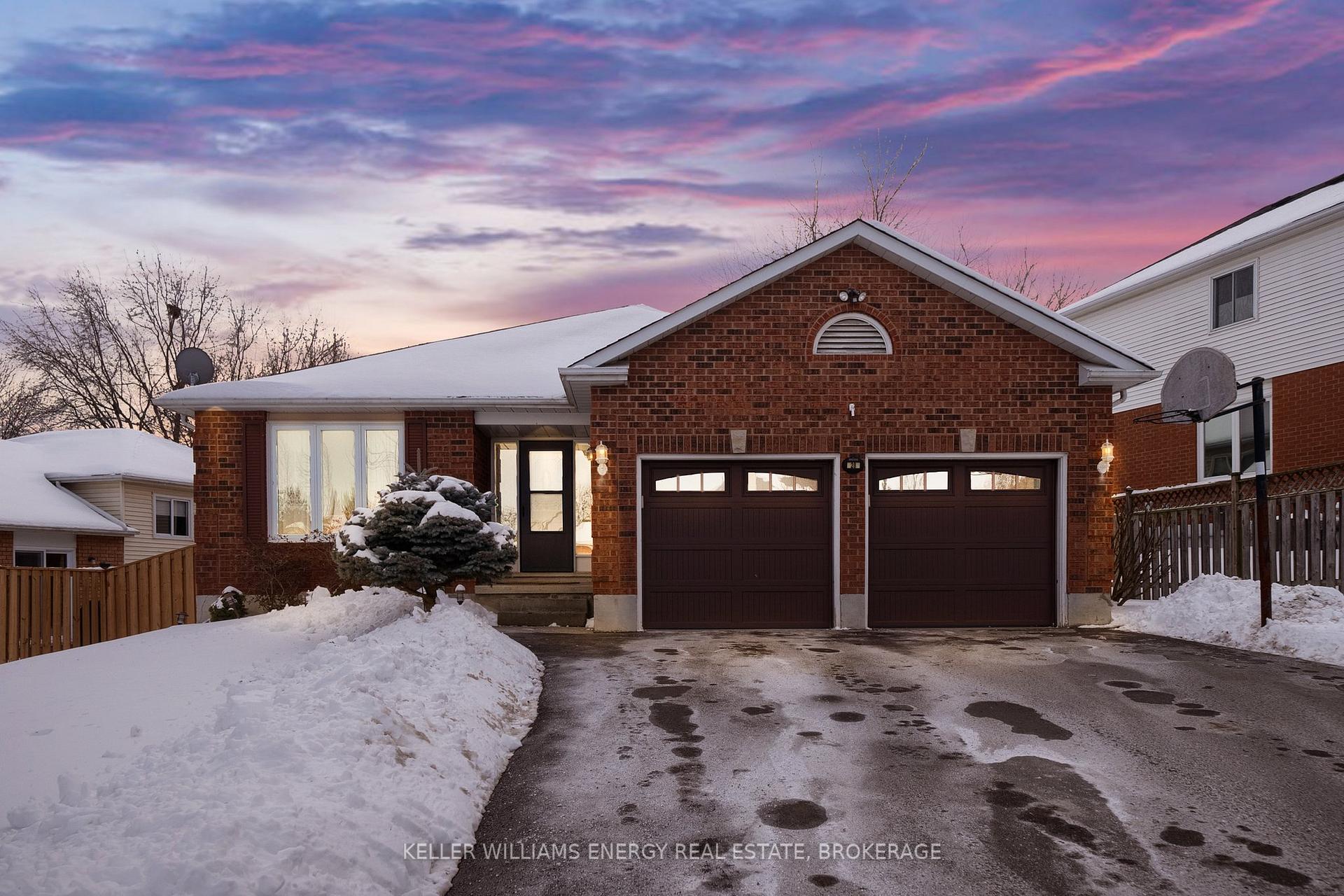 Photo 1 of 28 Foster Creek Drive, Clarington, Newcastle — HOMEH