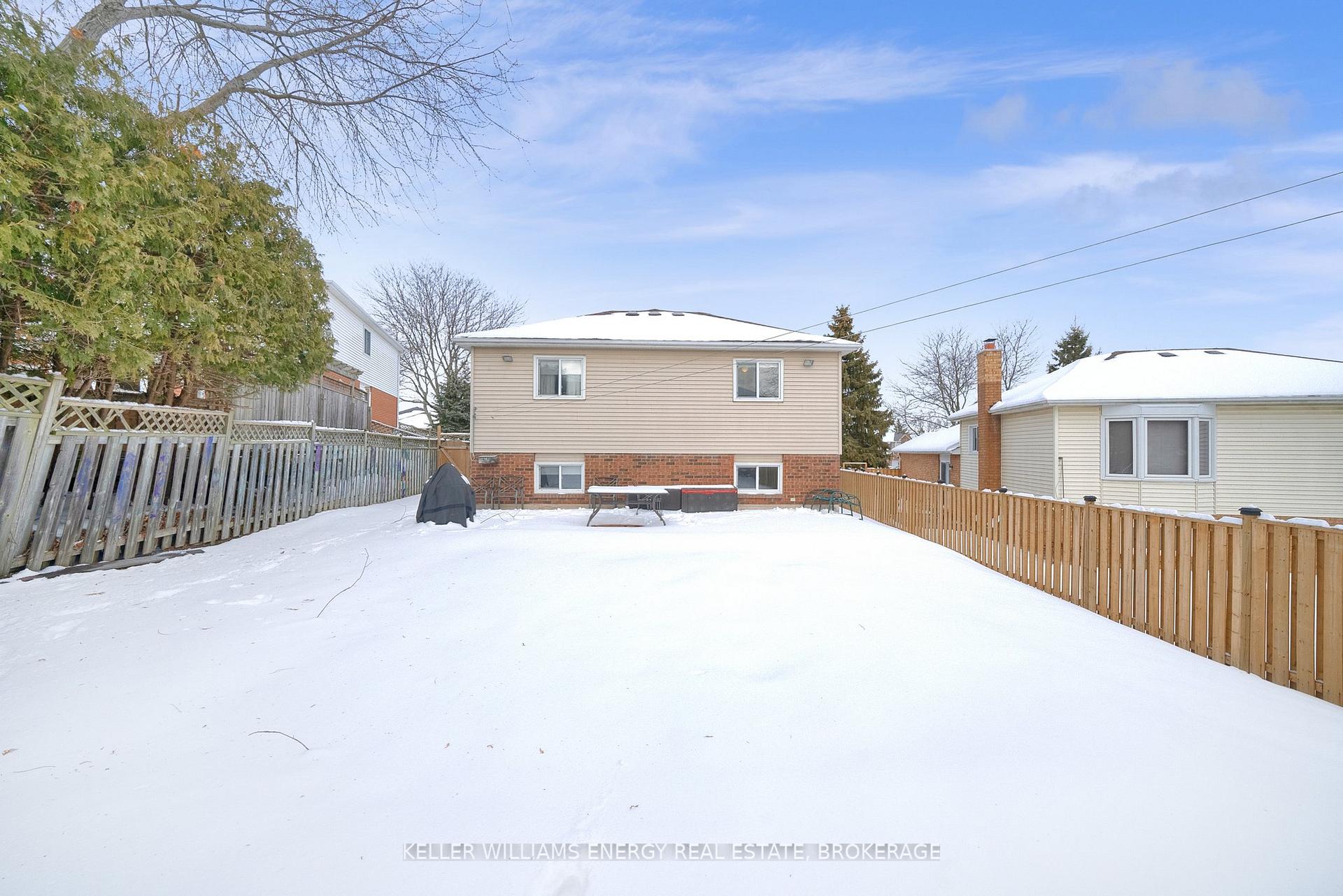 Photo 4 of 28 Foster Creek Drive, Clarington, Newcastle — HOMEH
