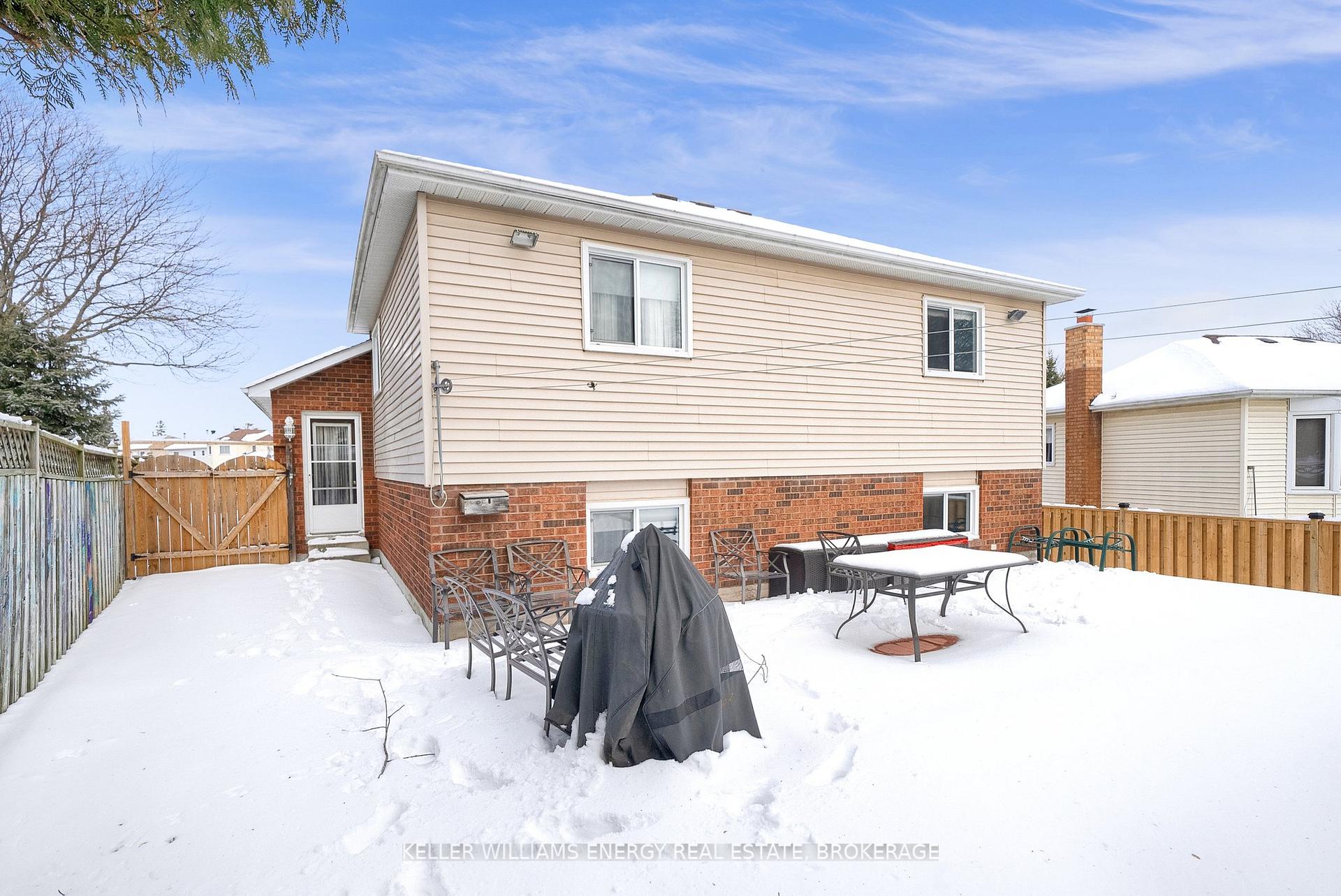 Photo 5 of 28 Foster Creek Drive, Clarington, Newcastle — HOMEH
