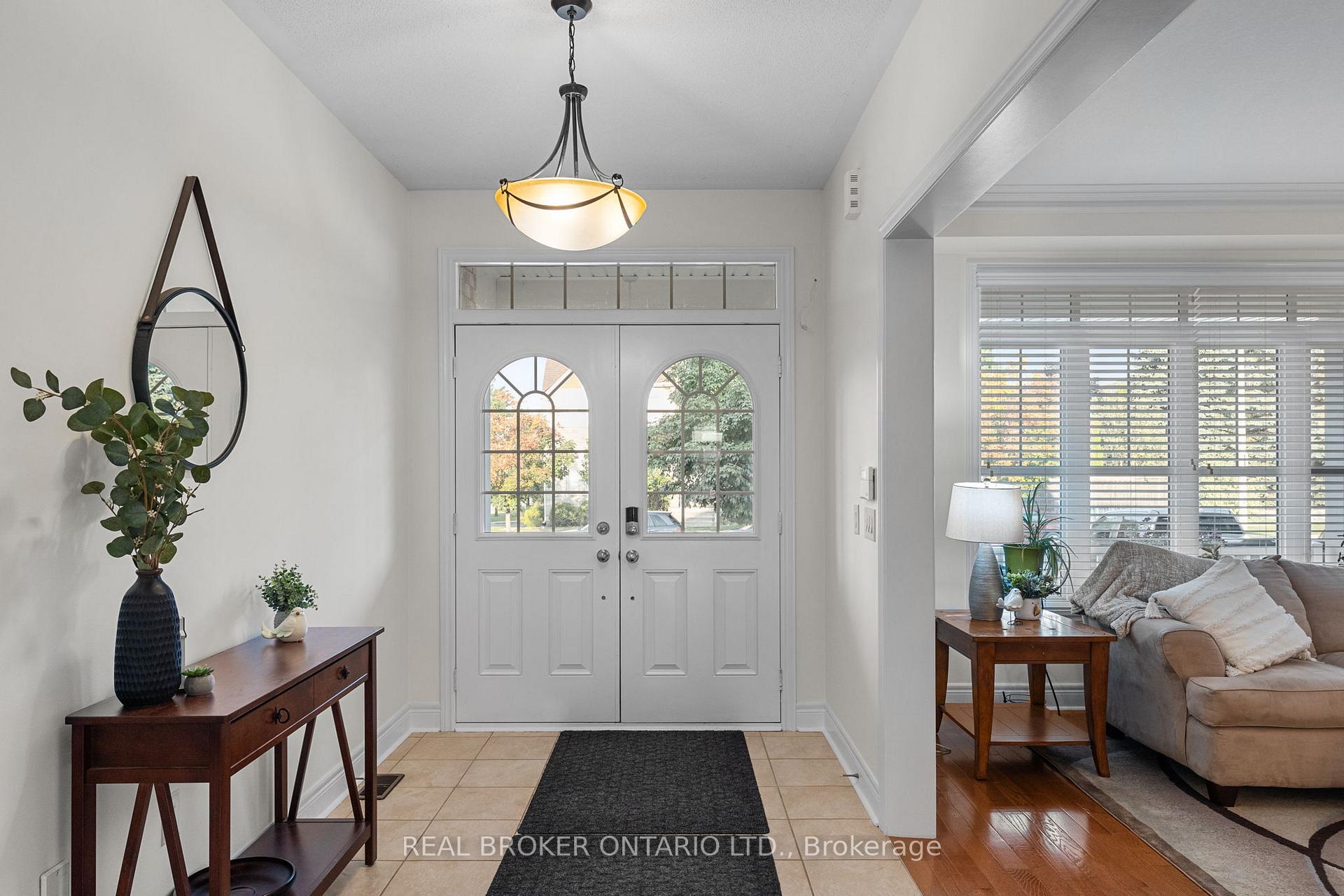 Photo 2 of 33 Royal Park Boulevard, Barrie, Bayshore — HOMEH