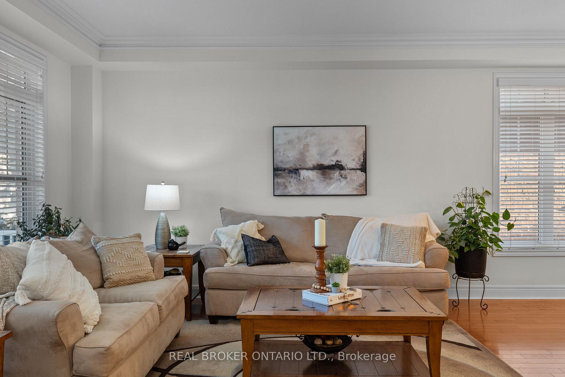 Photo 4 of 33 Royal Park Boulevard, Barrie, Bayshore — HOMEH