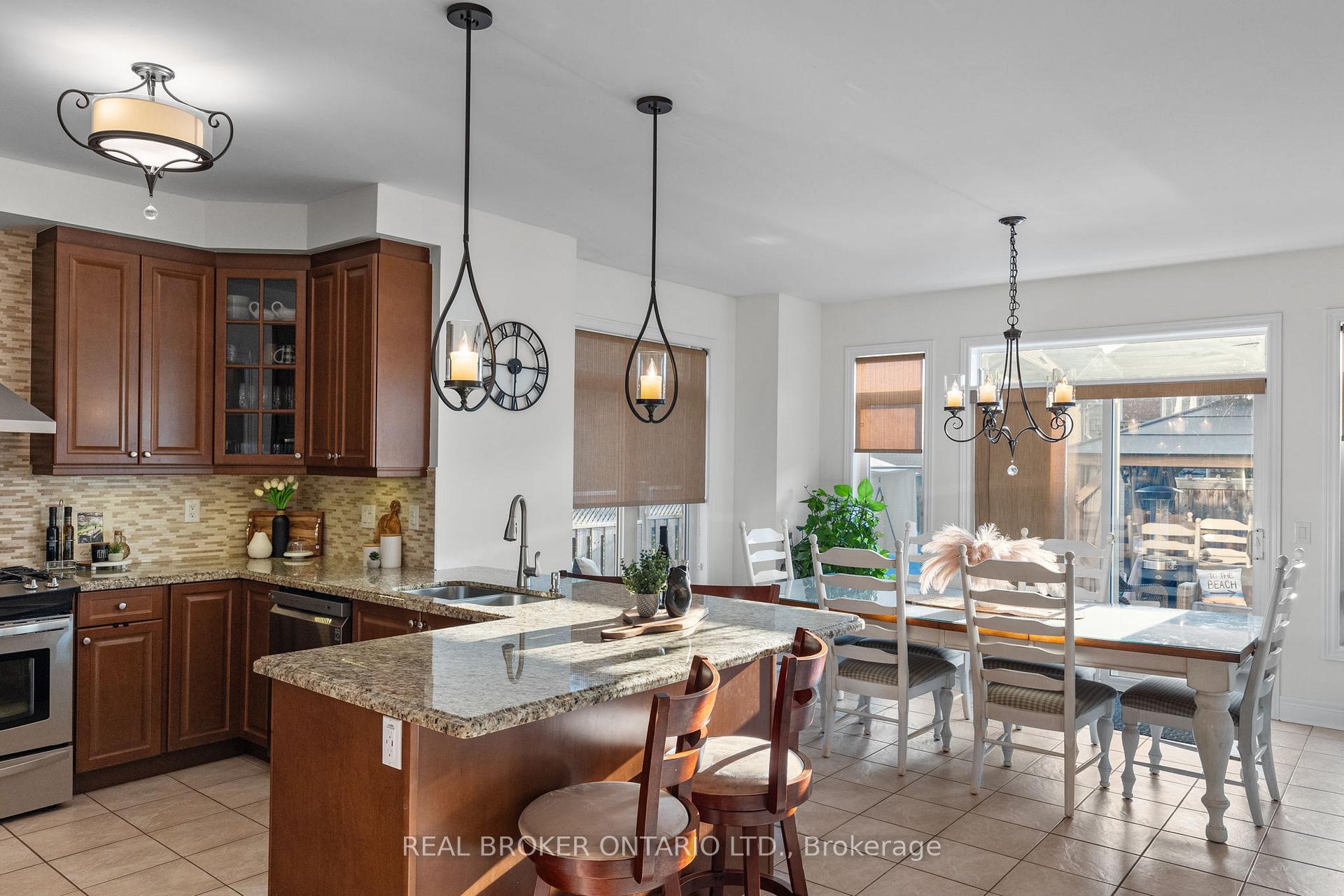 Photo 6 of 33 Royal Park Boulevard, Barrie, Bayshore — HOMEH