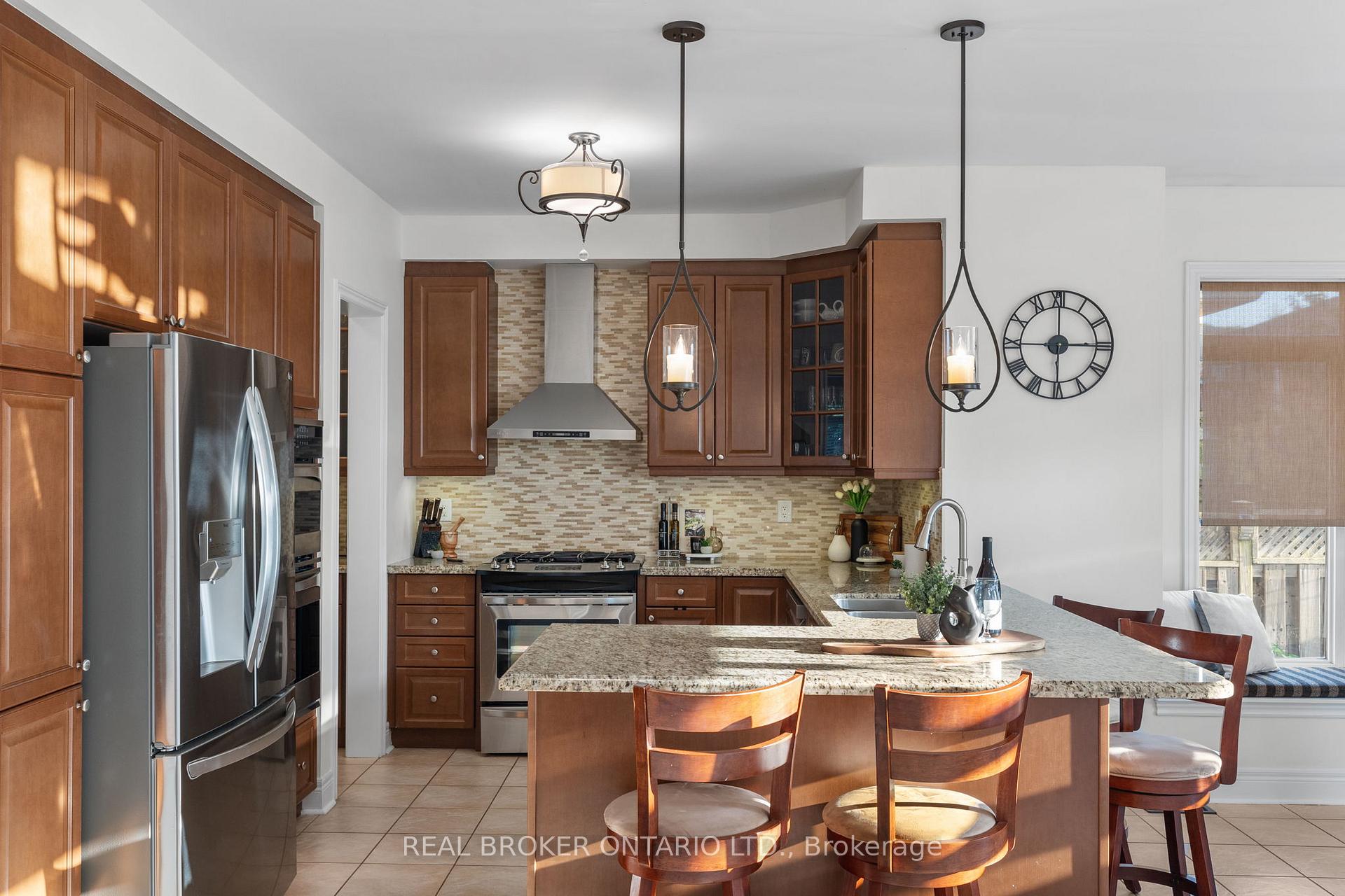 Photo 7 of 33 Royal Park Boulevard, Barrie, Bayshore — HOMEH